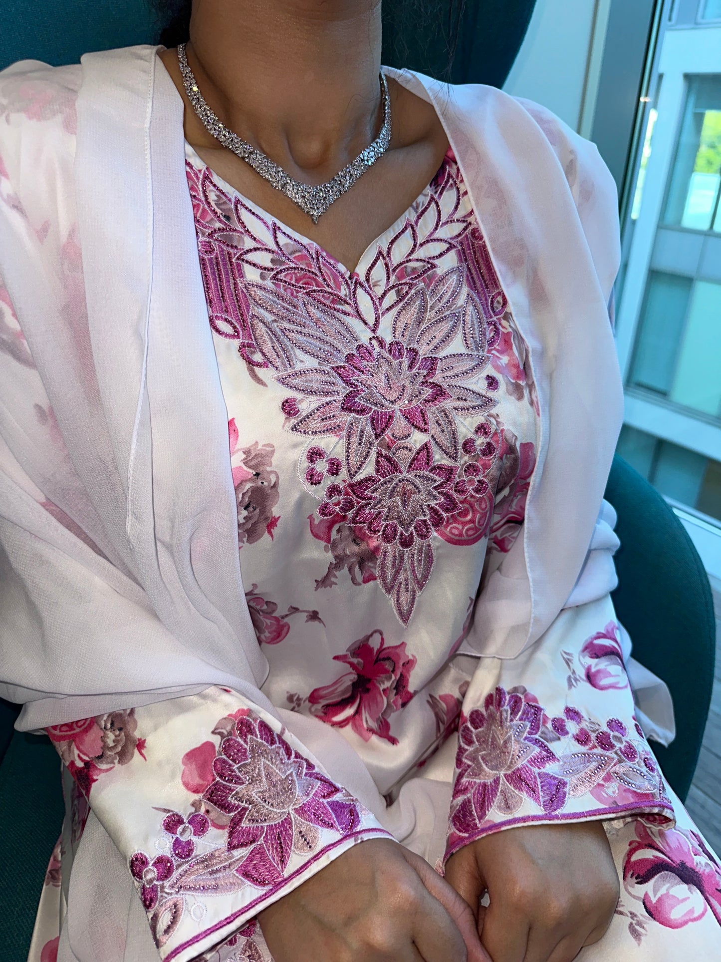 Pink and white mkhawar with matching sheila