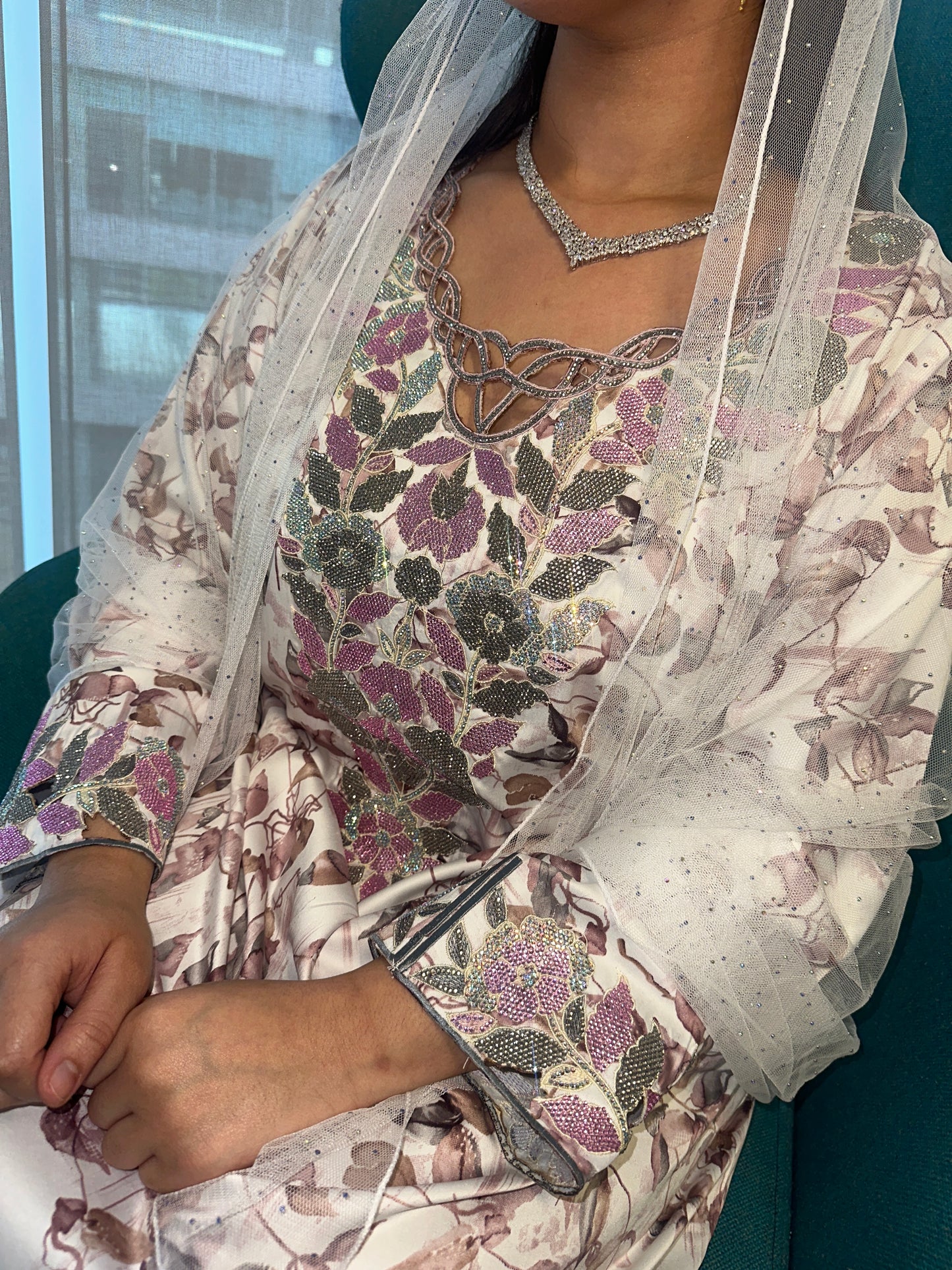 Purple and white mkhawar