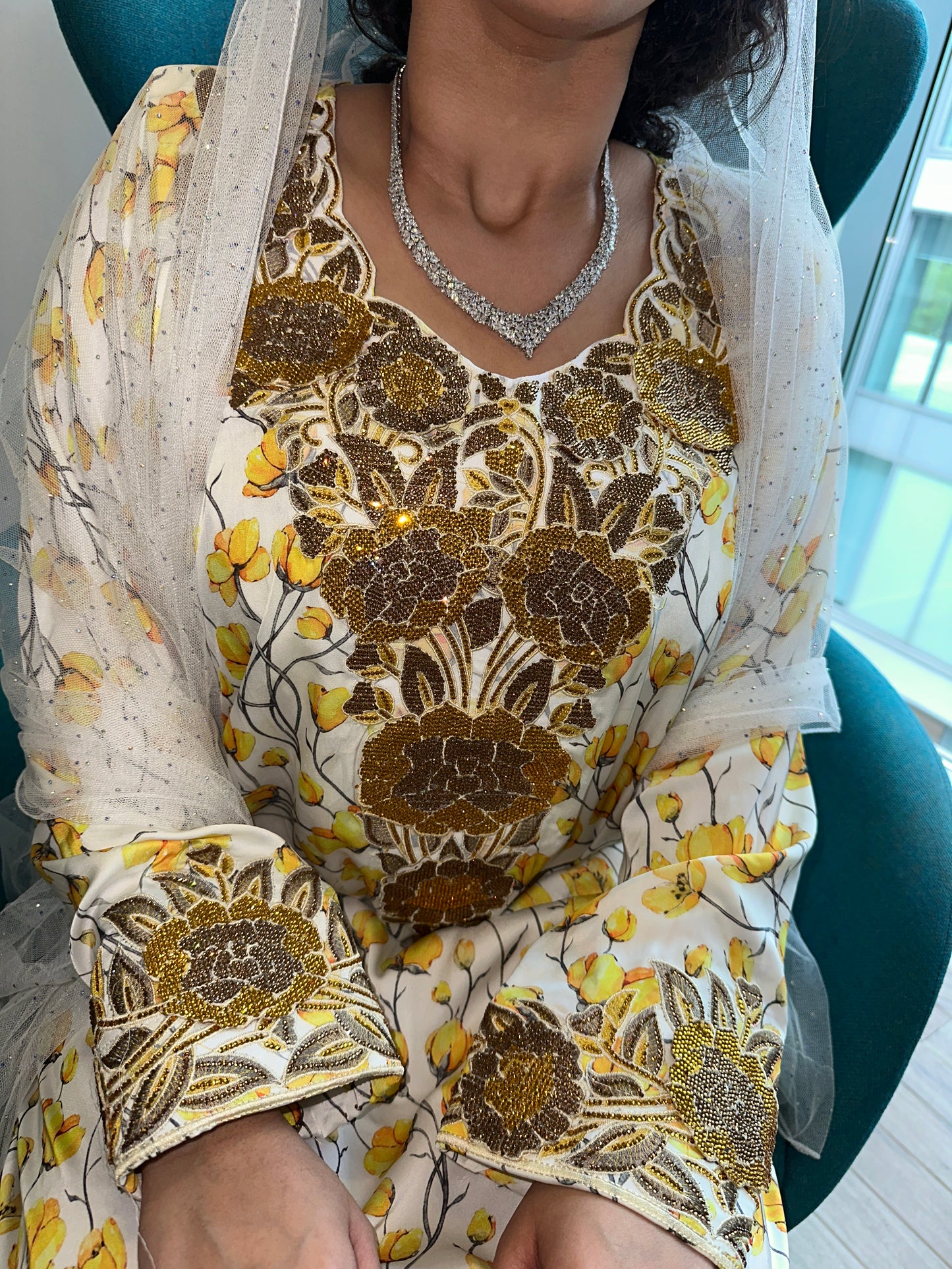 White and yellow 3D pure silk mkhawar