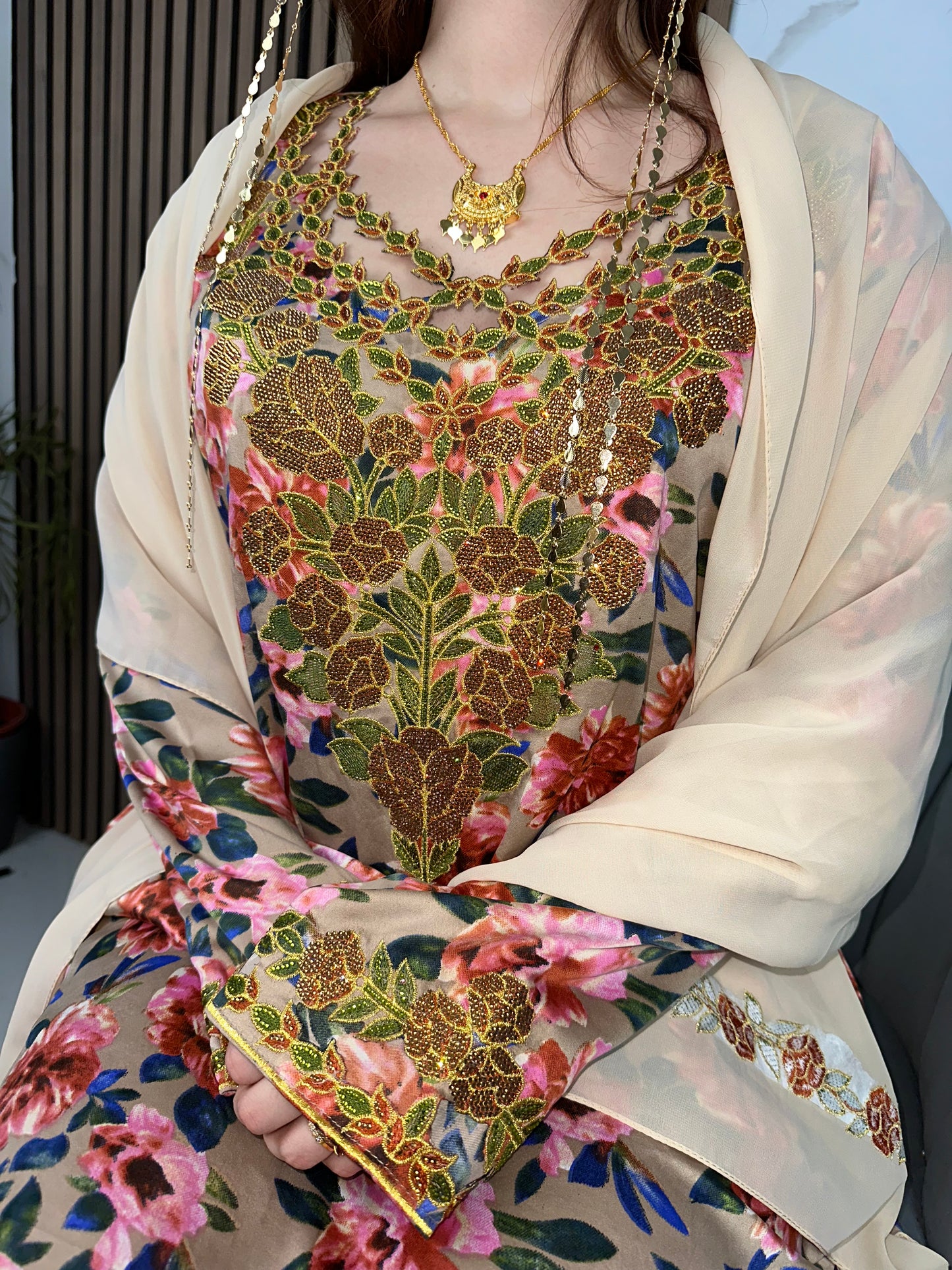 Mkharam mkhawar with matching Shiela