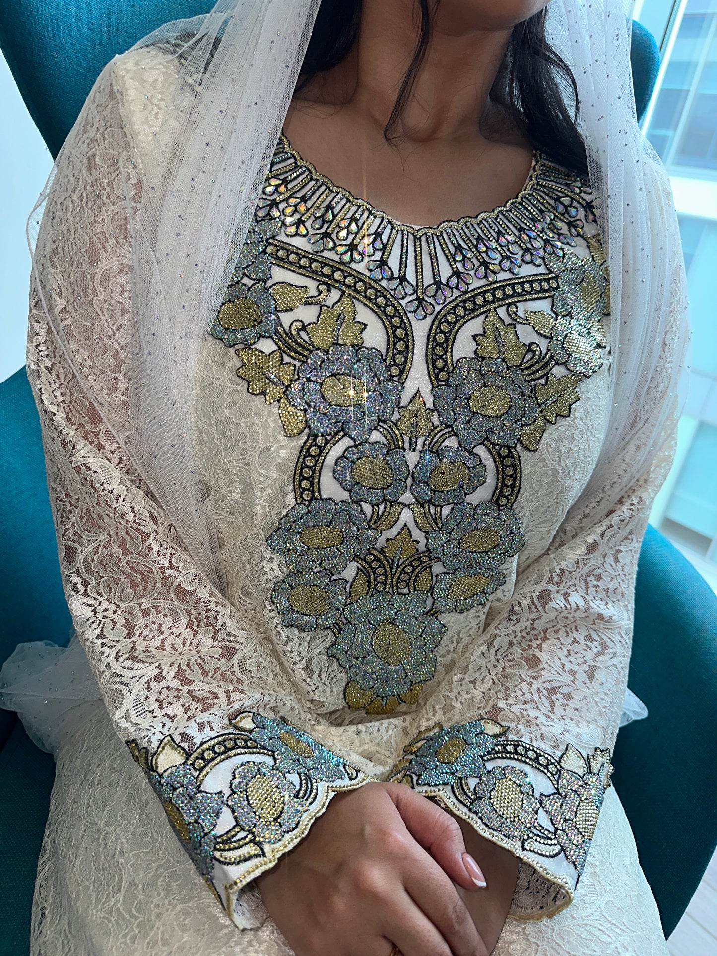 Creamy lace mkhawar