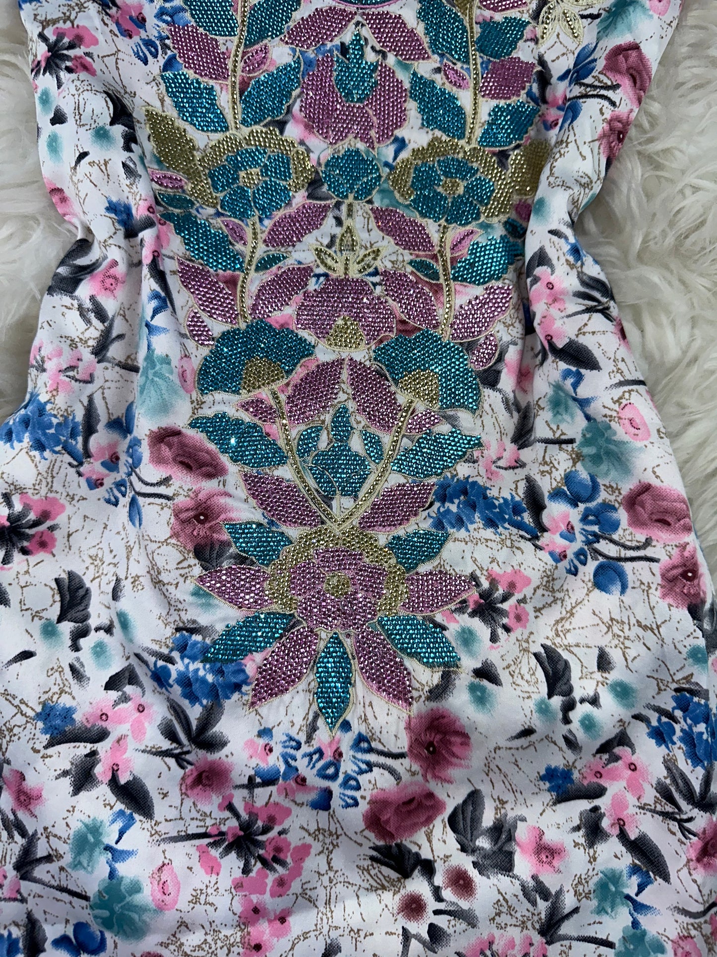 Blue and pink mukhawar