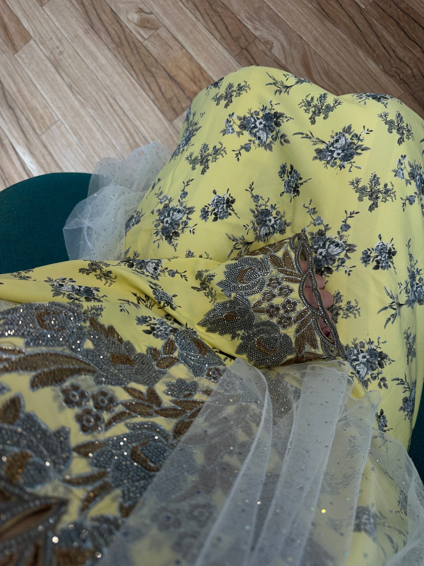Yellow mkharram mkhawar