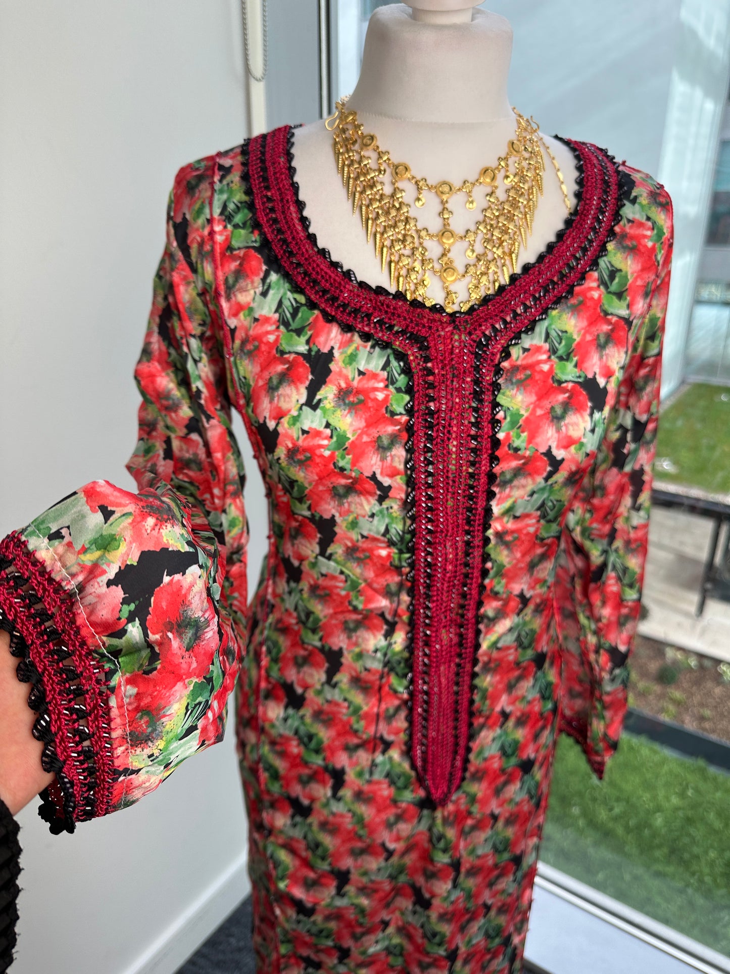 Red and black silk Mukhawar