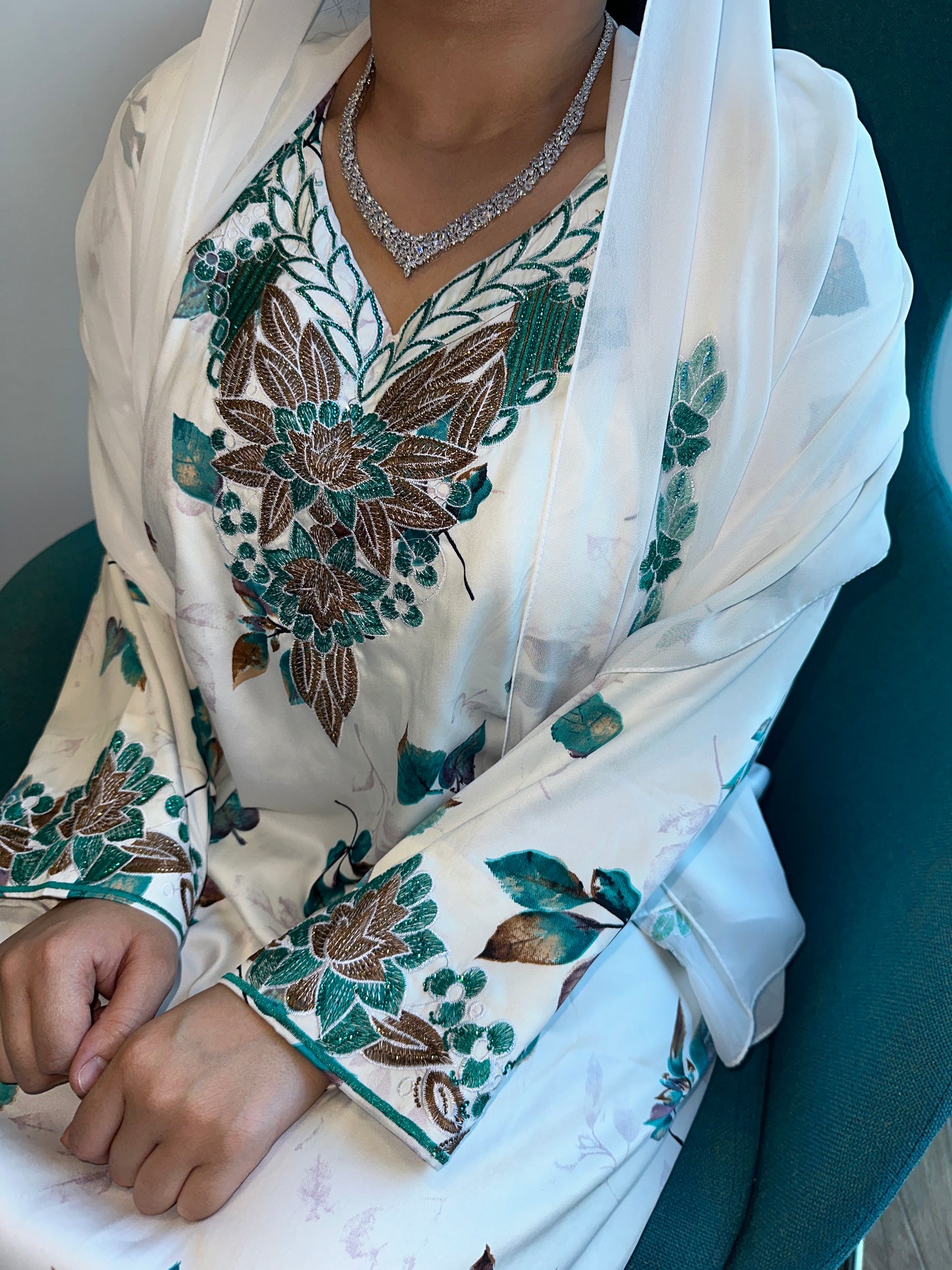 Green and white mkhawar with matching Shiela