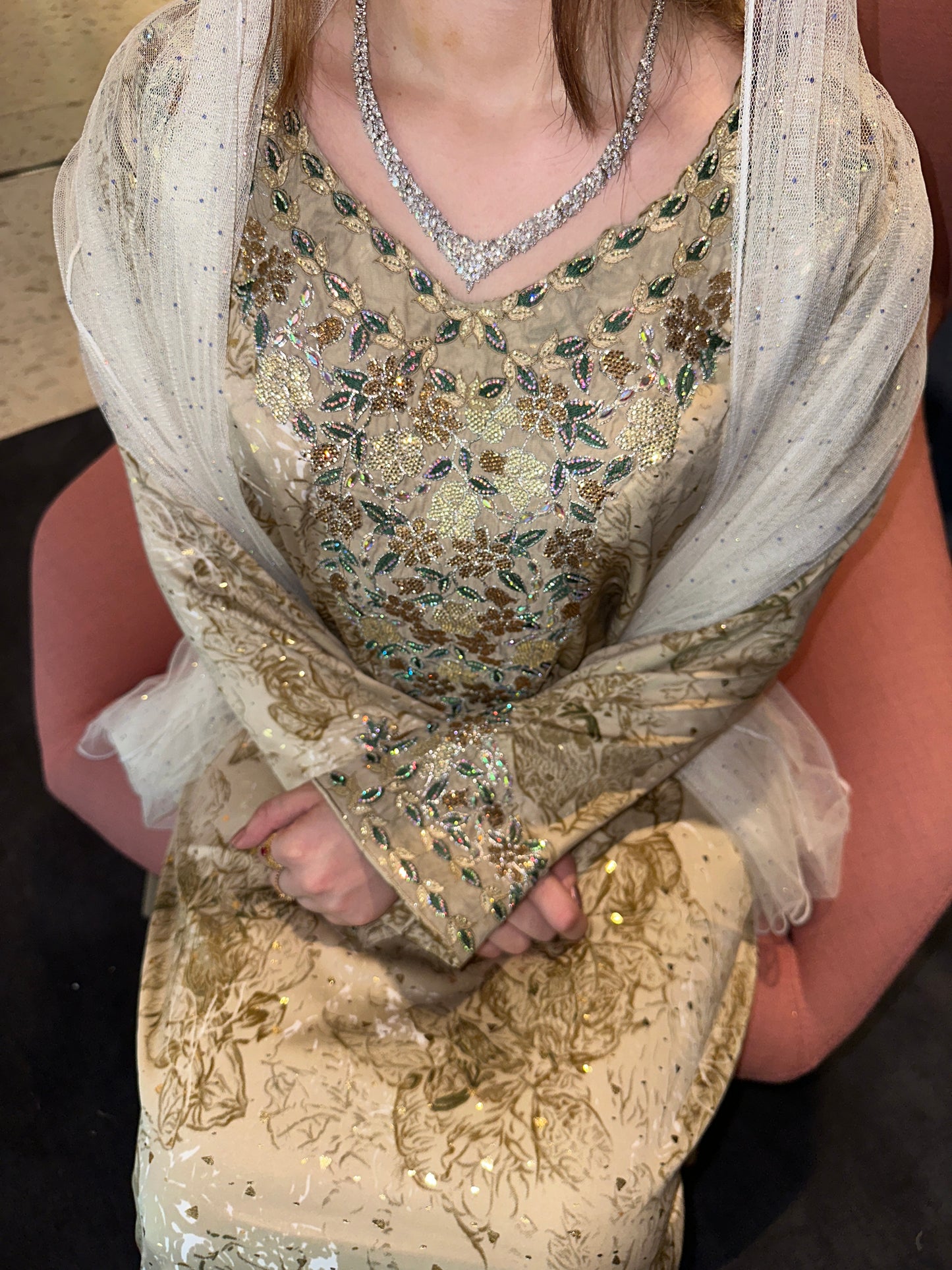 Olive enzeray mkhwar with white chiffon Sheila