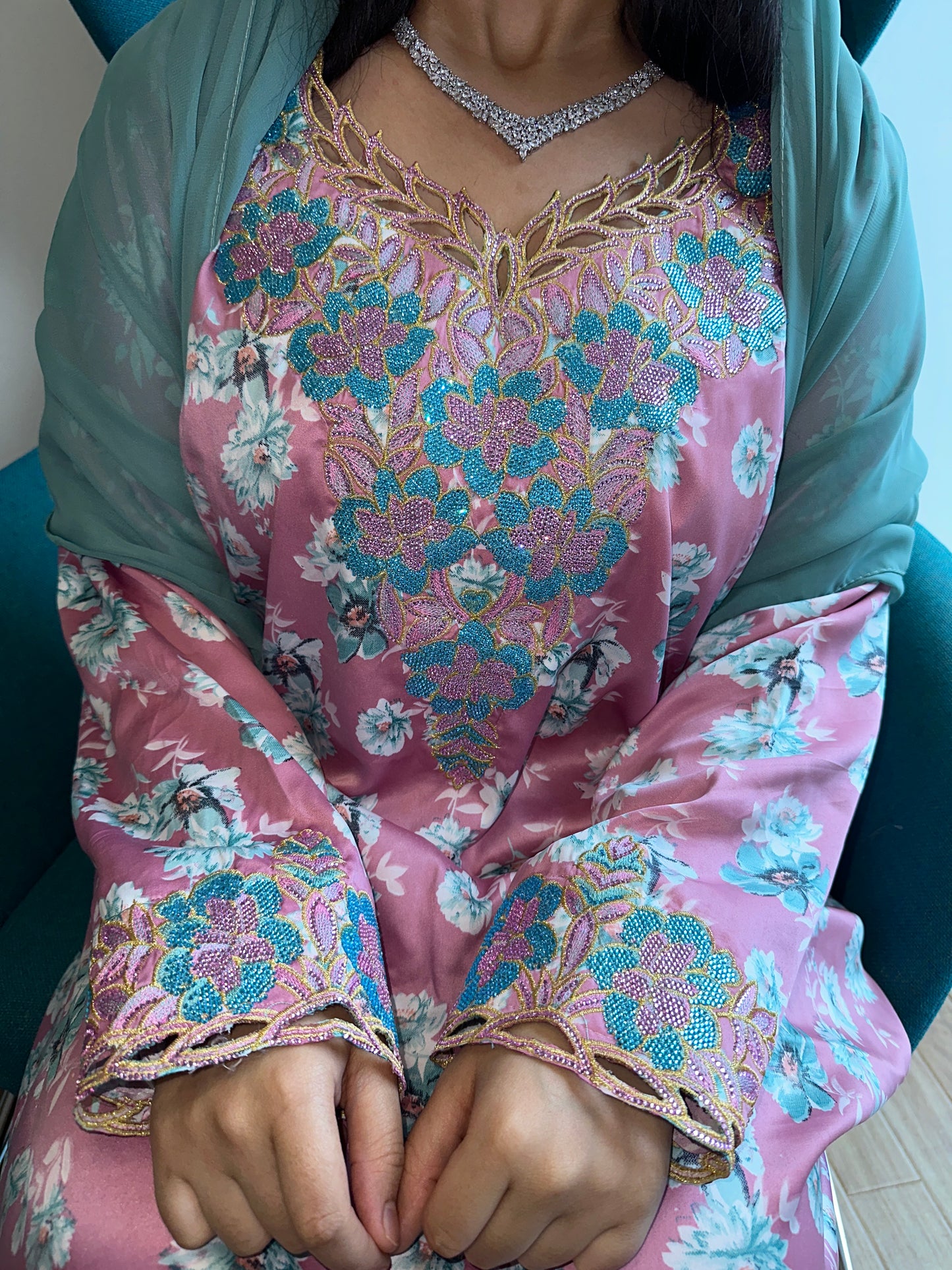 Pink and turquoise mkhawar with matching Shiela