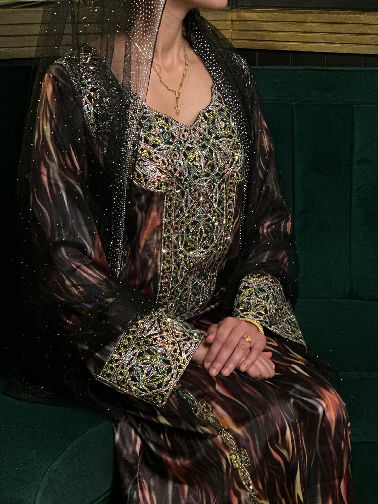 Silk mkhawar with back corset and chiffon Shiela