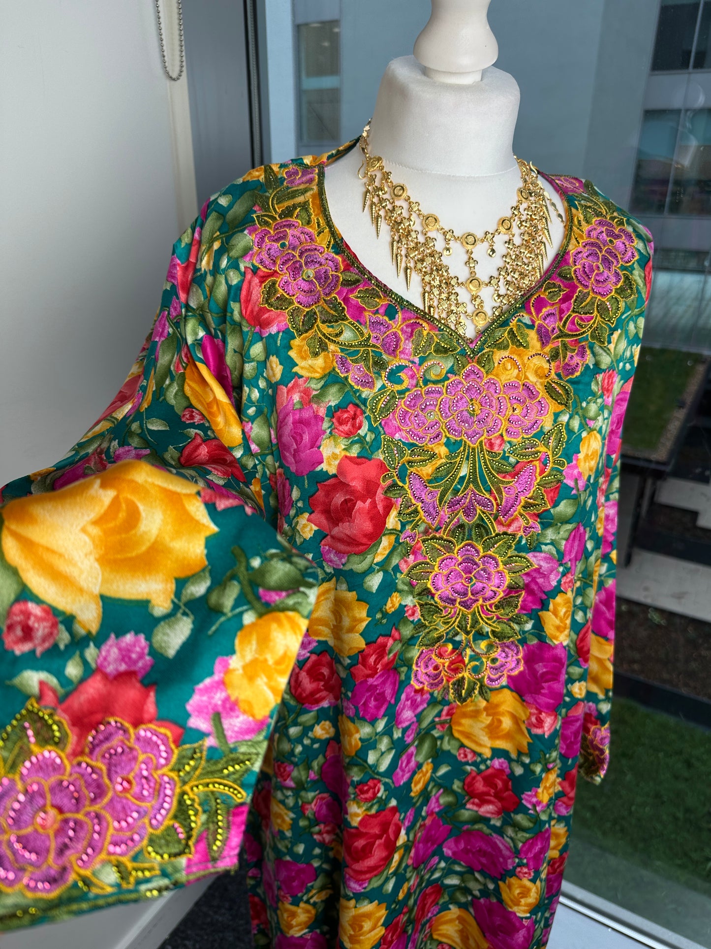 Turquoise flower Mukhawar