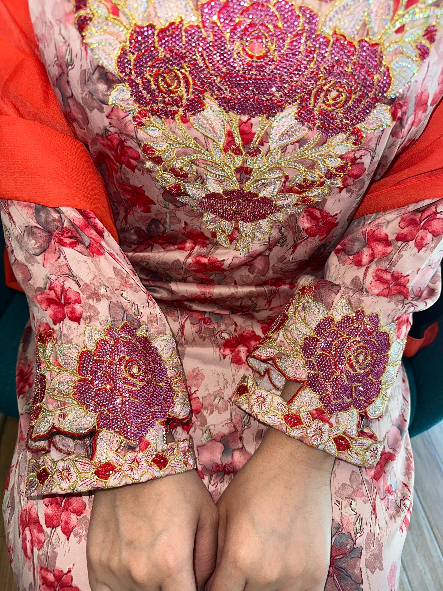 Red and orange mkhawar with matching Shiela