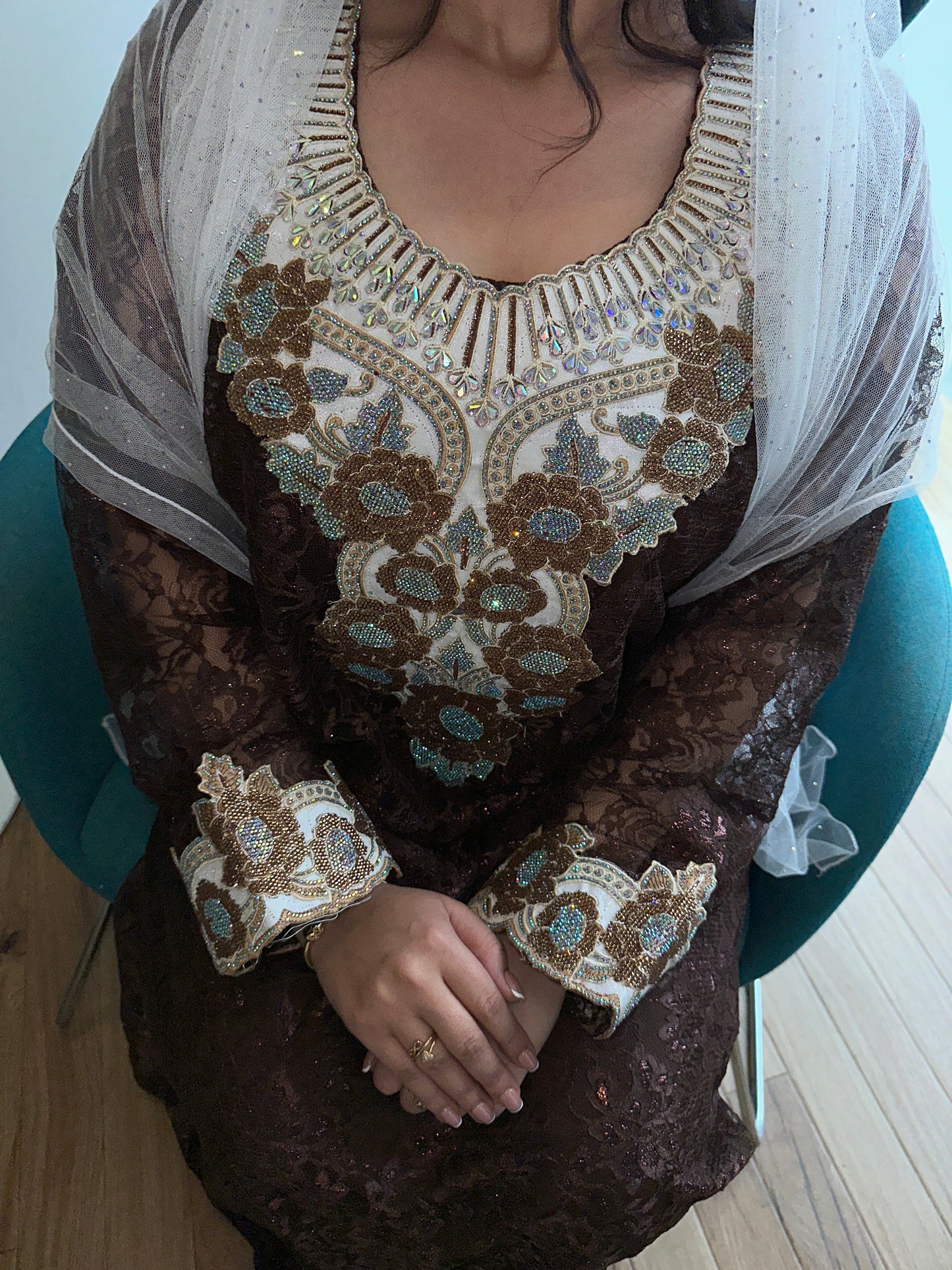 Brown lace mkhawar
