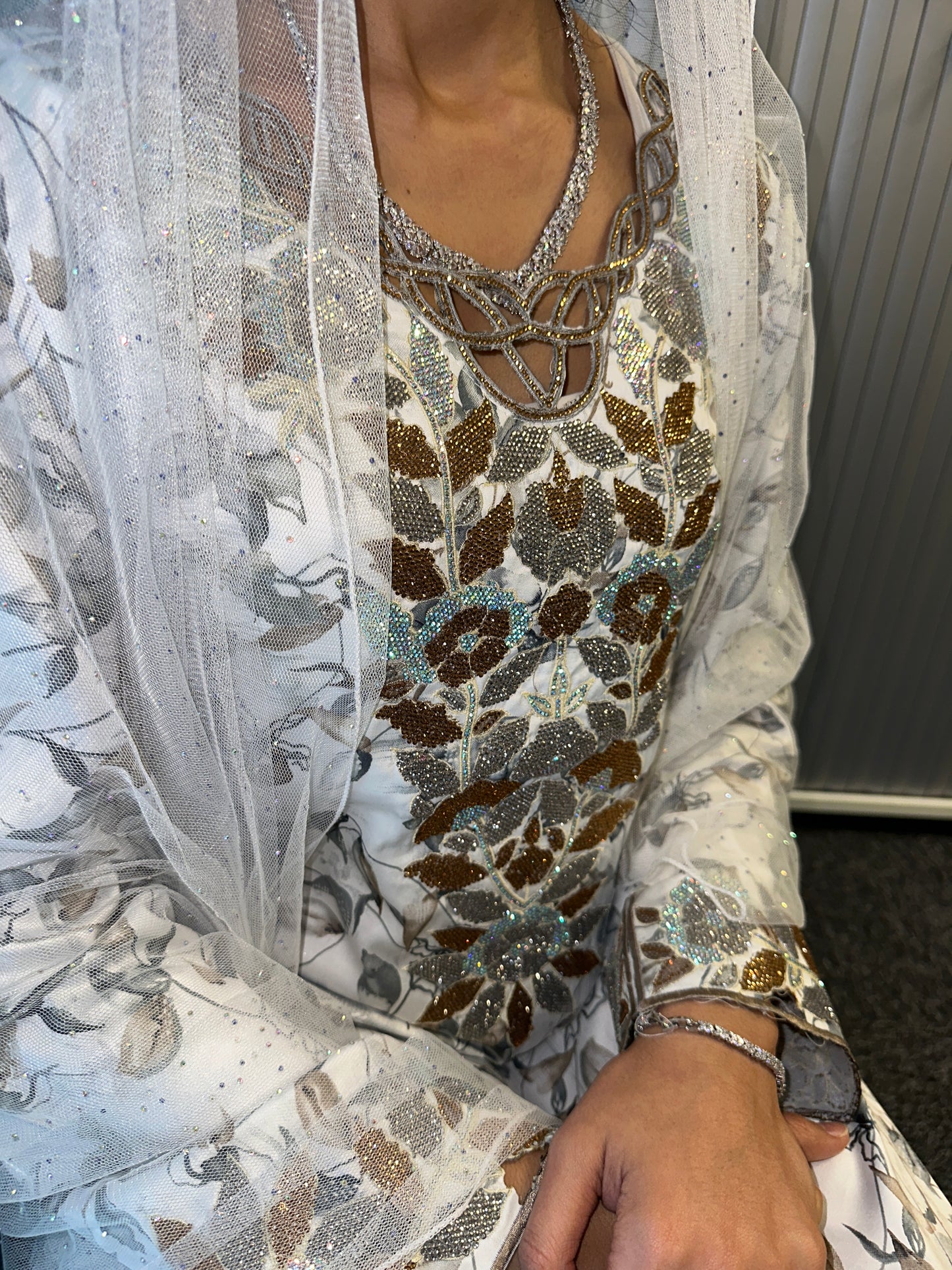 Grey mkhawar