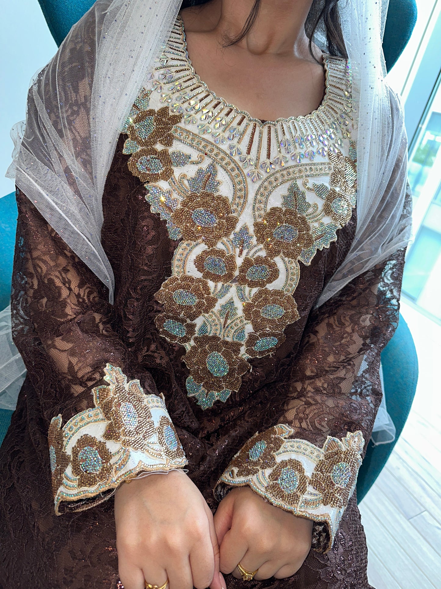Brown lace mkhawar