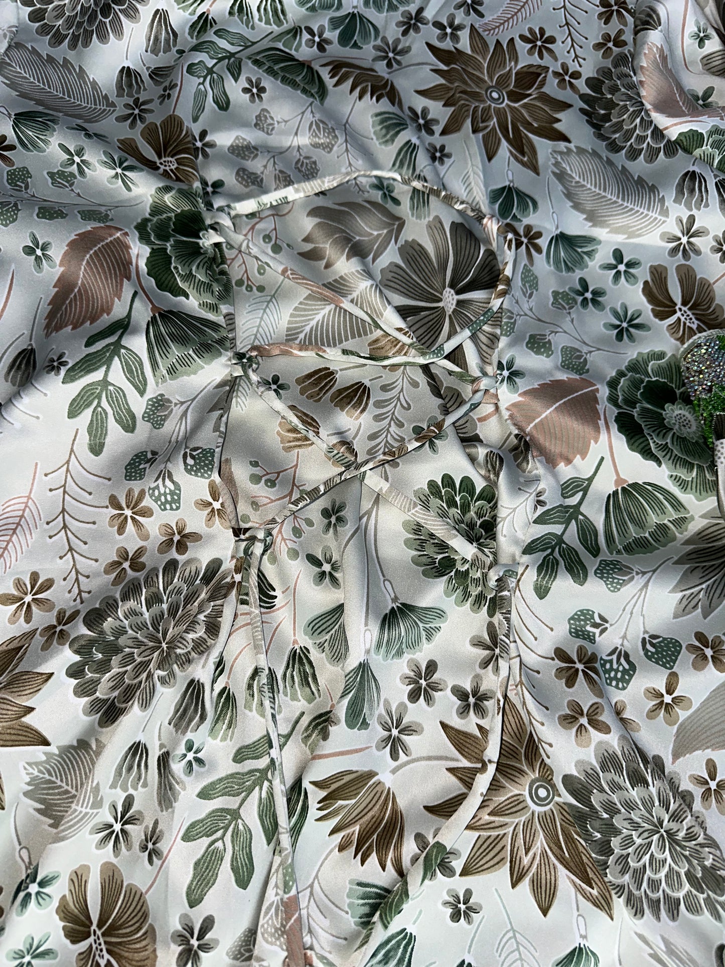 Green, grey, brown, blue and pink mkhawars with corset and matching Shiela