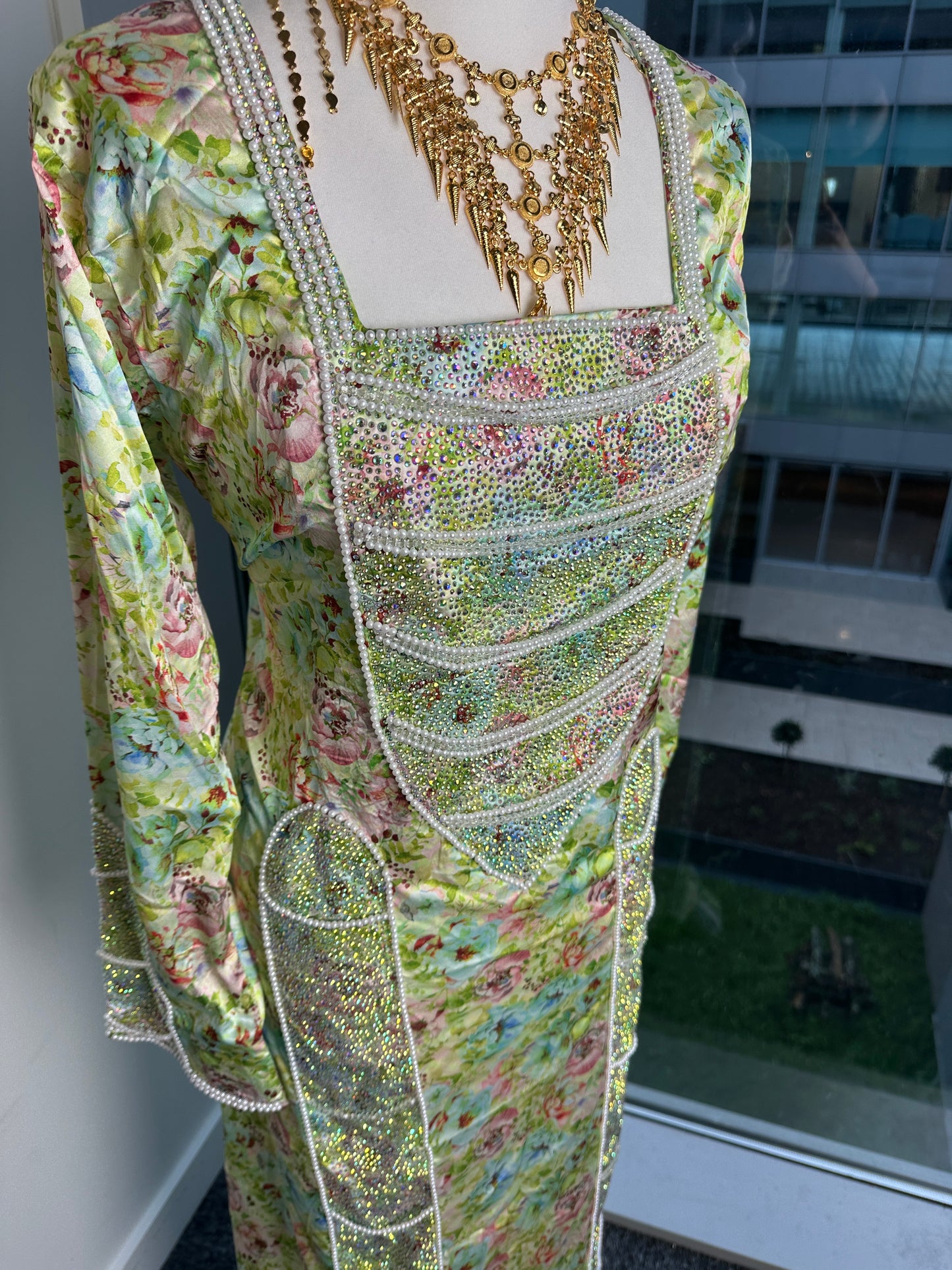 Green pearl laced low cut silk Mukhawar with back corset