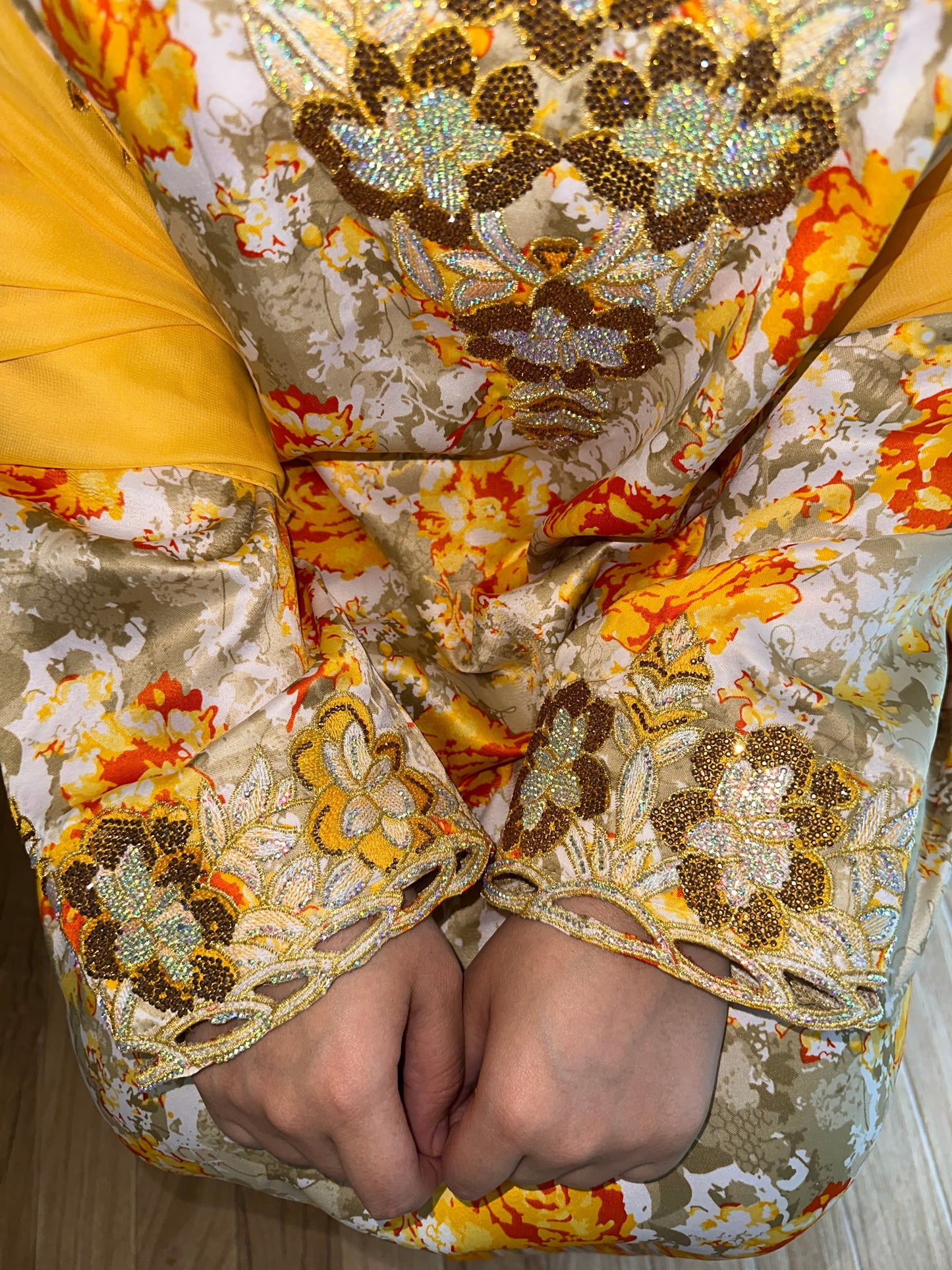 Yellow and cream mkhawar with matching Shiela