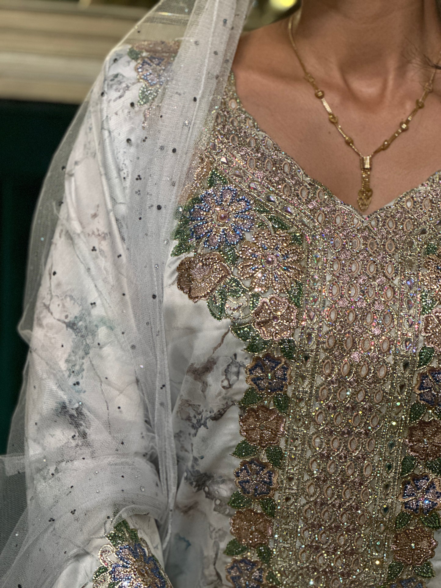Occasional VIP mkhawar with back corset and cream chiffon Shiela
