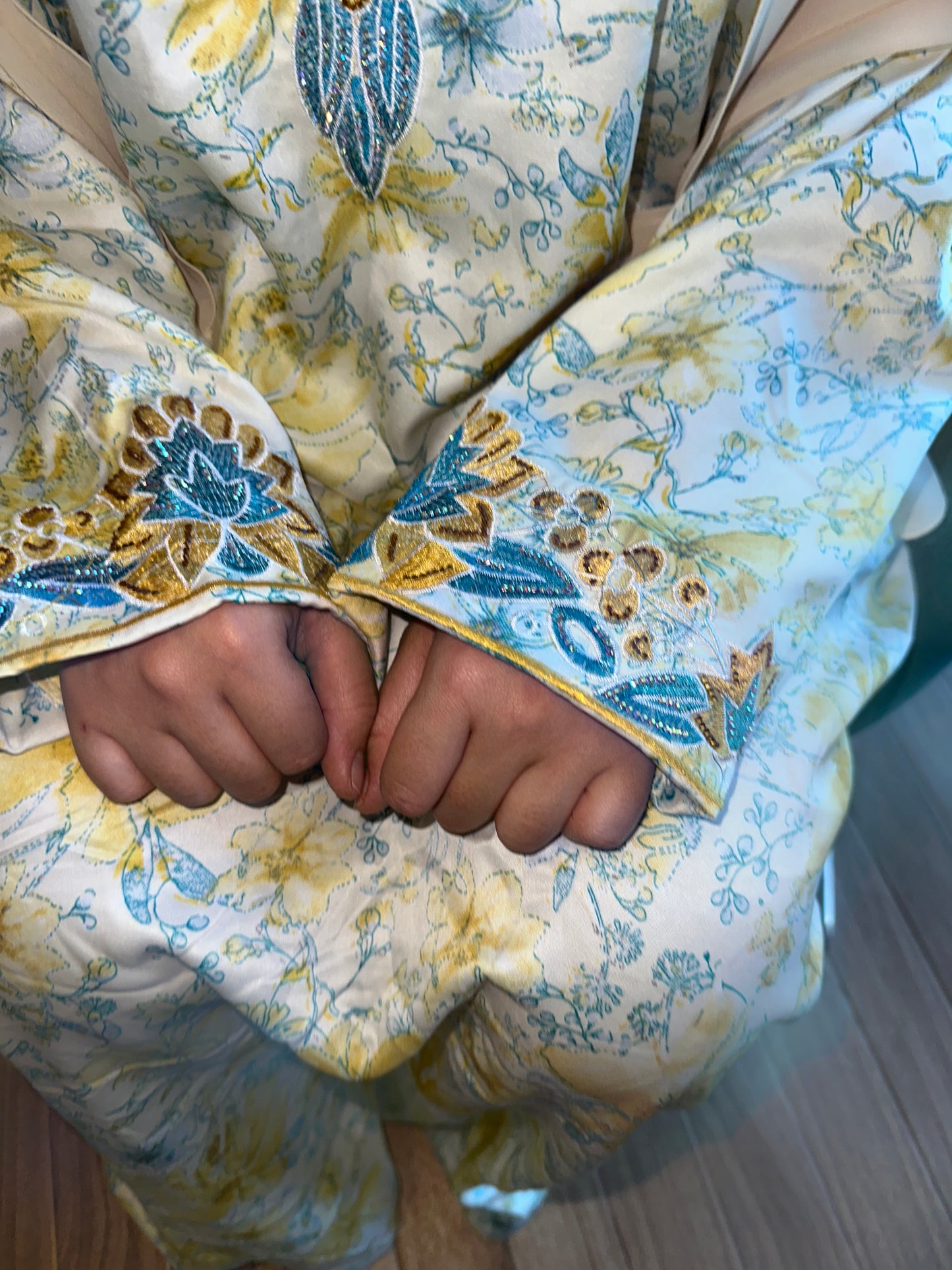 Lime and blue mkhawar with matching Shiela