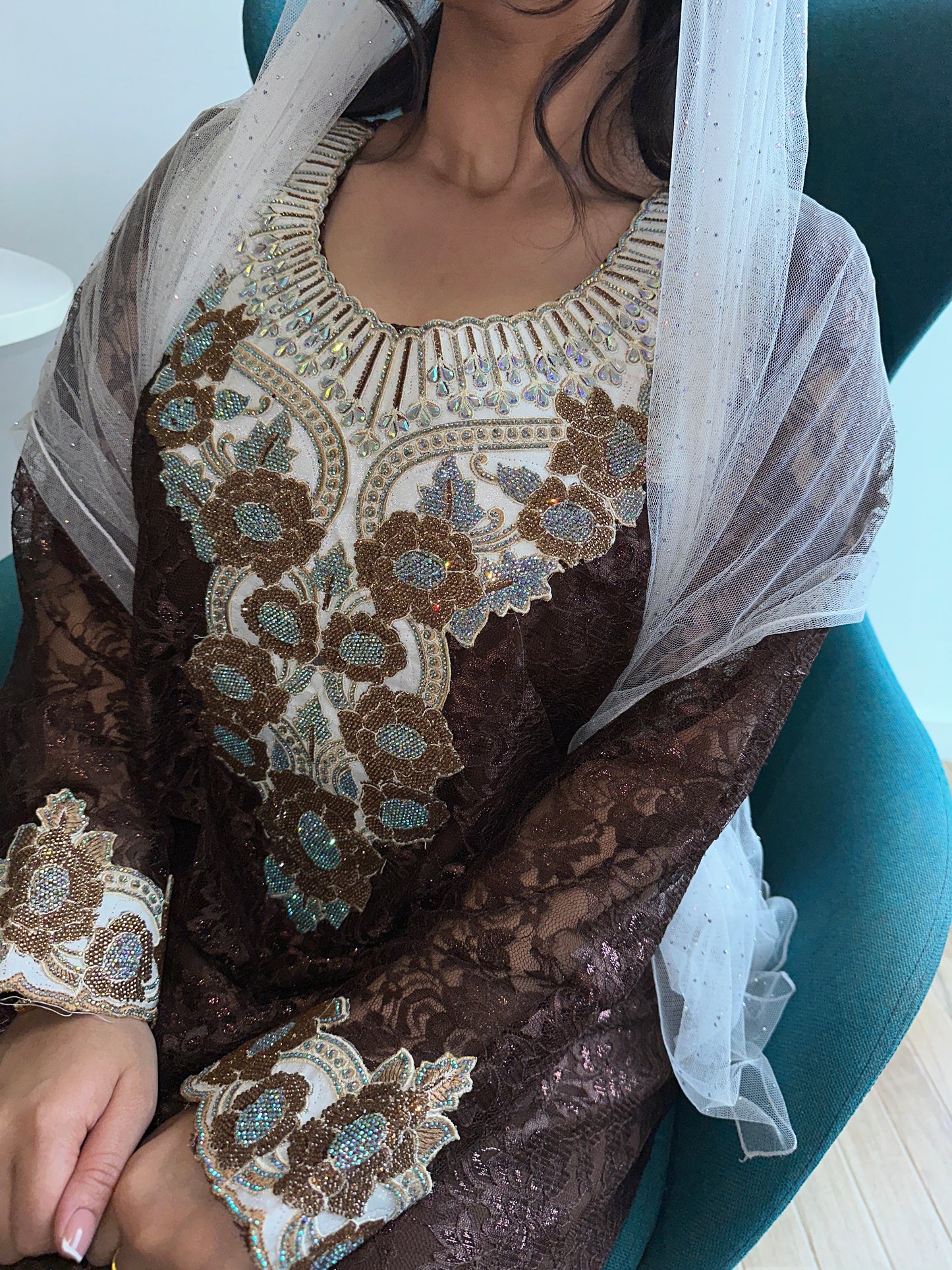 Brown lace mkhawar
