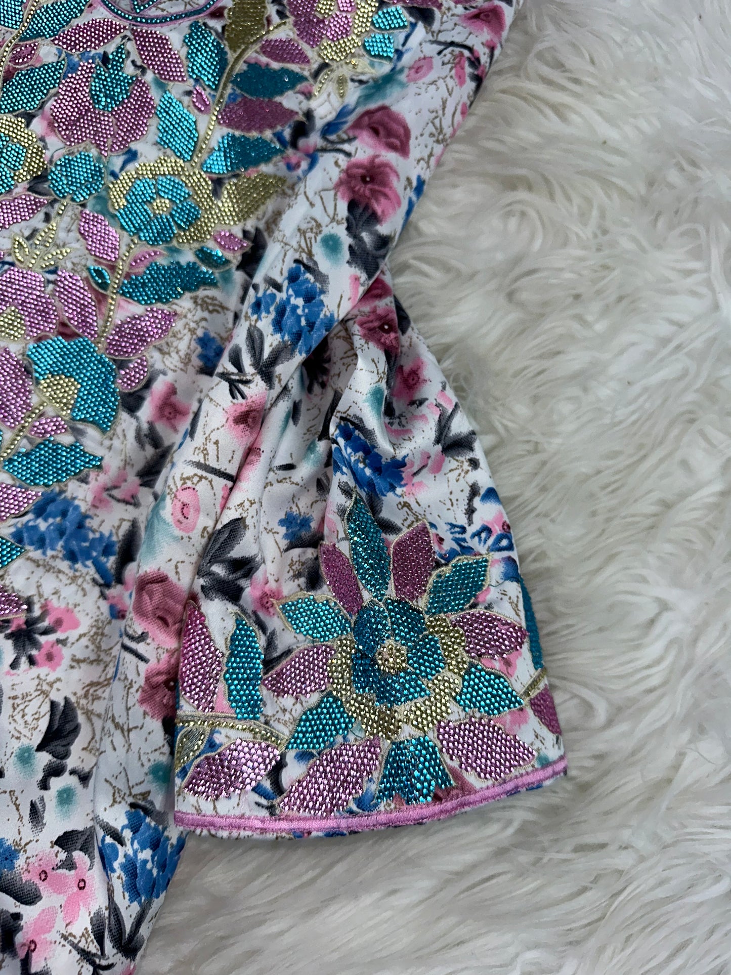 Blue and pink mukhawar