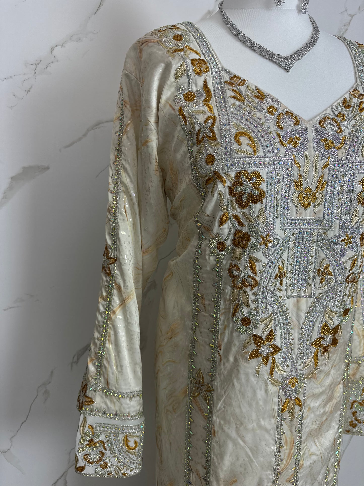 Premium silk mkhawar with double sleeves