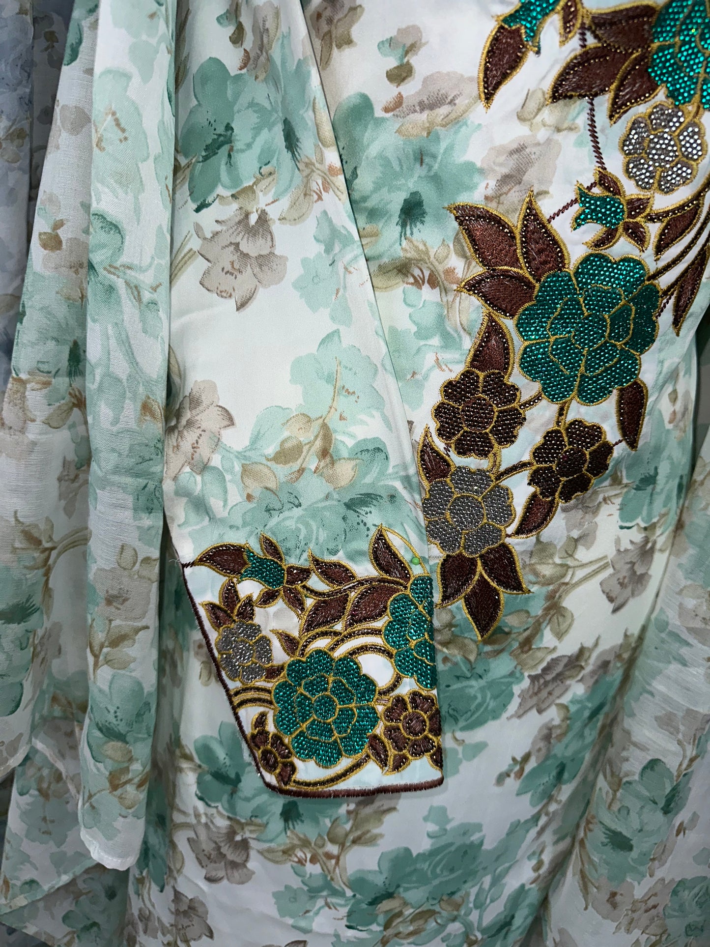 Green mkhawar with matching Sheila and Arabic sleeves
