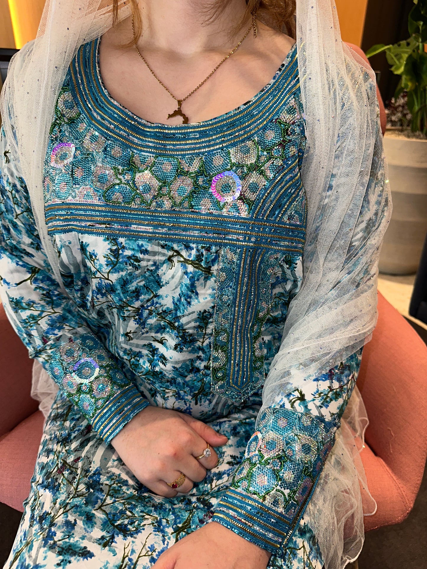 Arabic sleeves mkhawar in different colors; pink, red, blue, turquoise and green