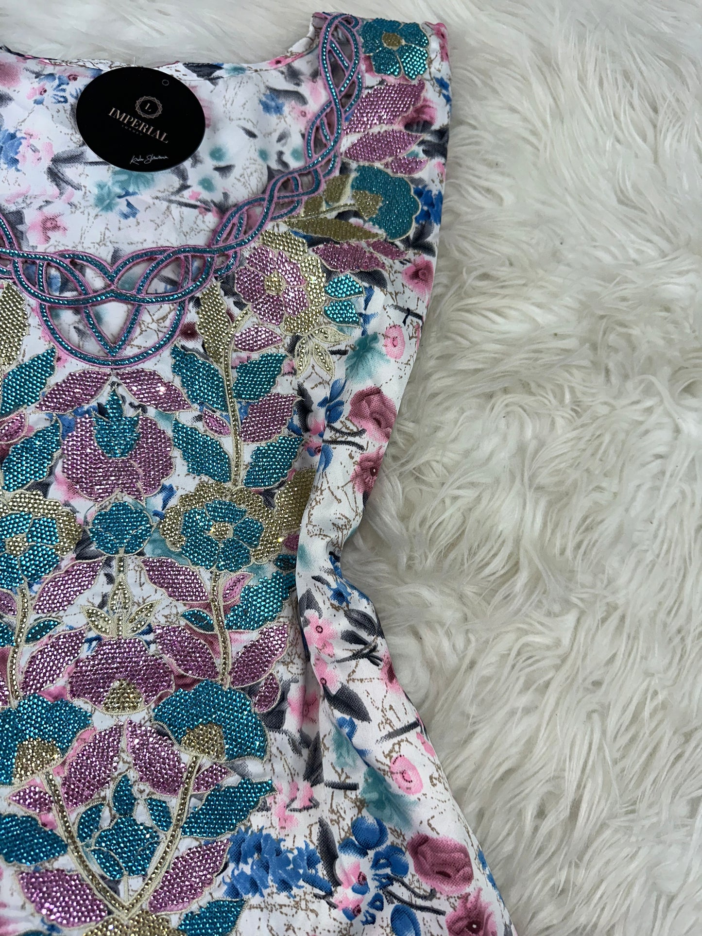 Blue and pink mukhawar