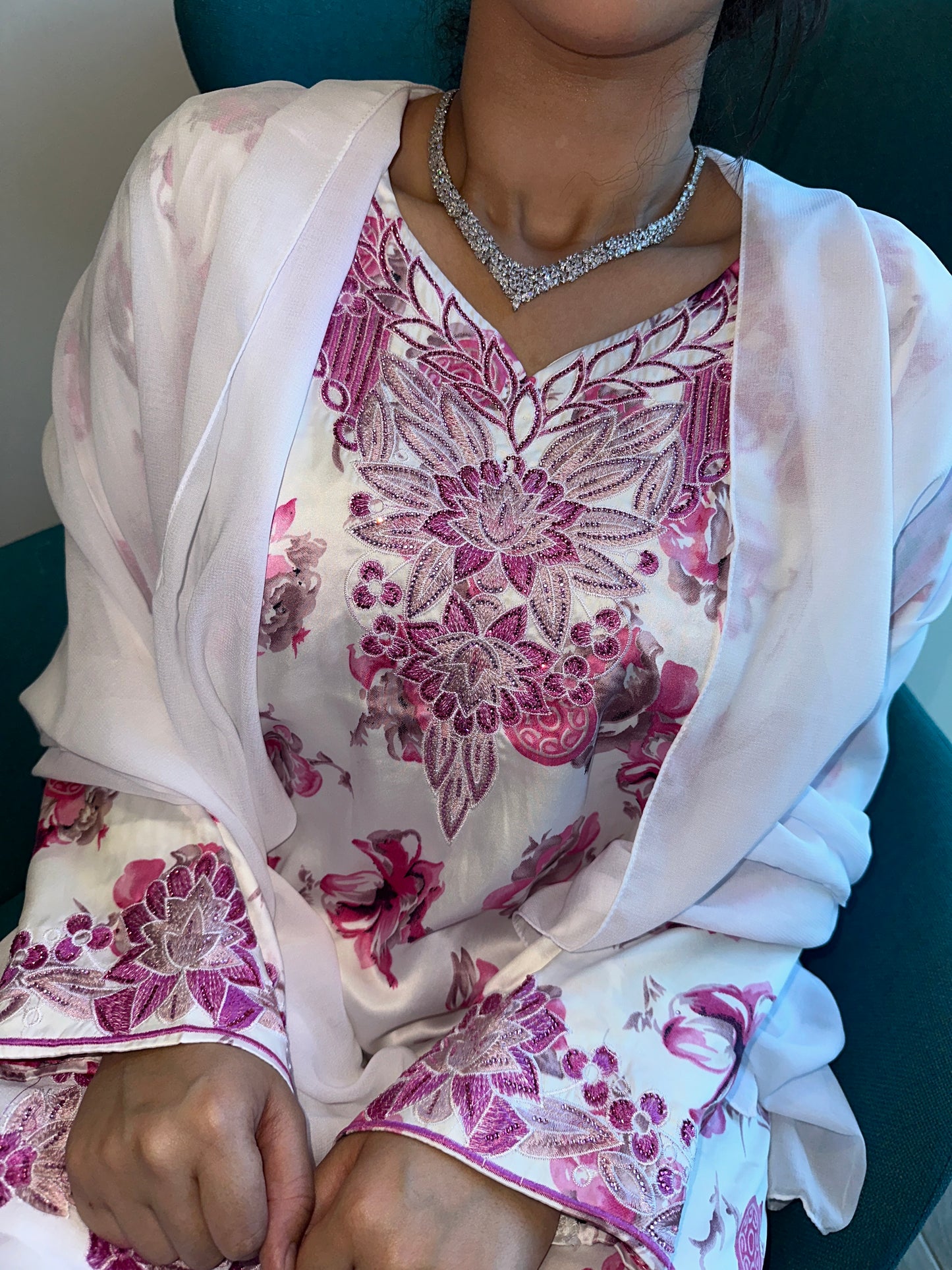 Pink and white mkhawar with matching sheila