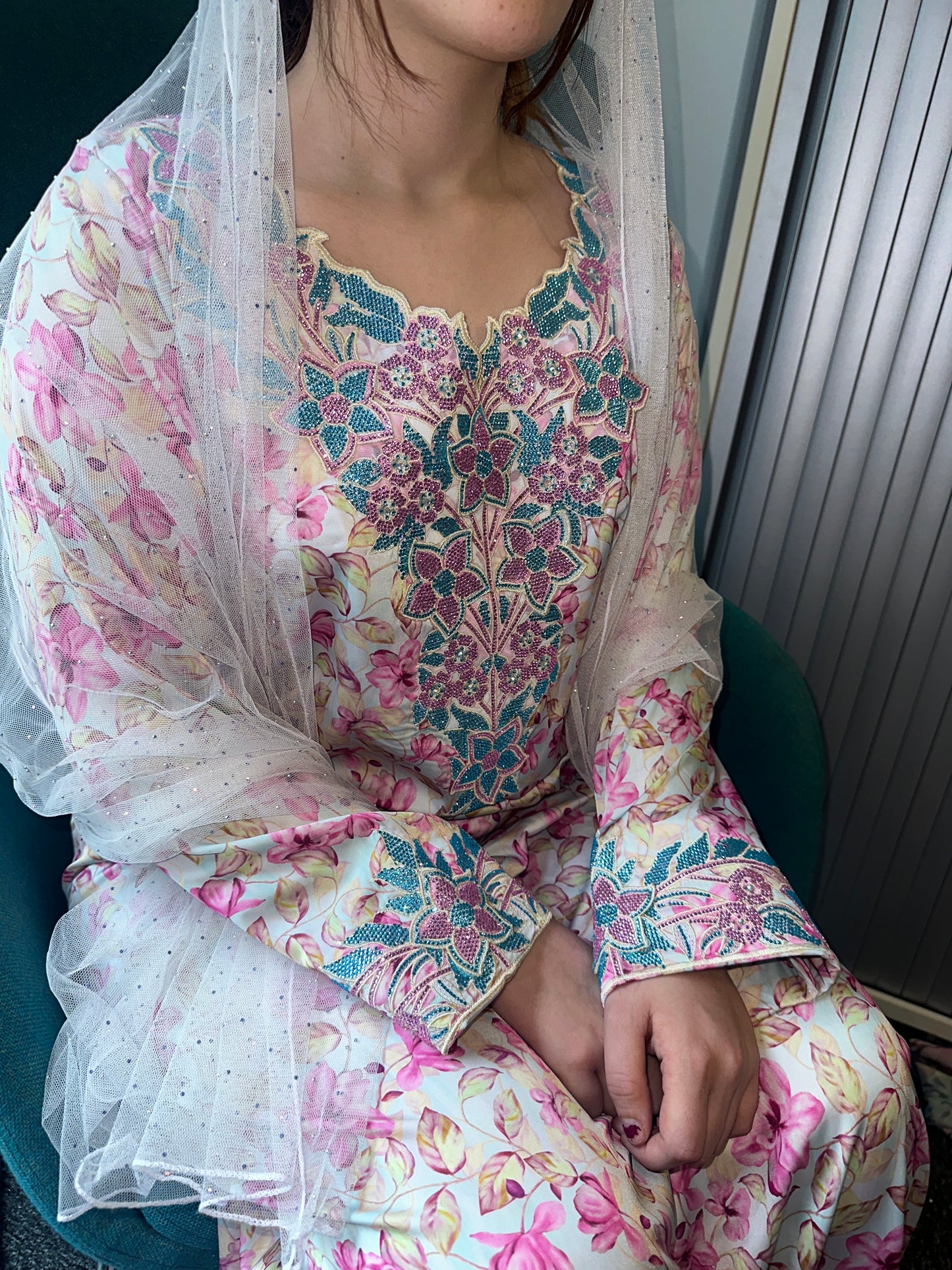 Pink, pure silk and 3D mkhawar