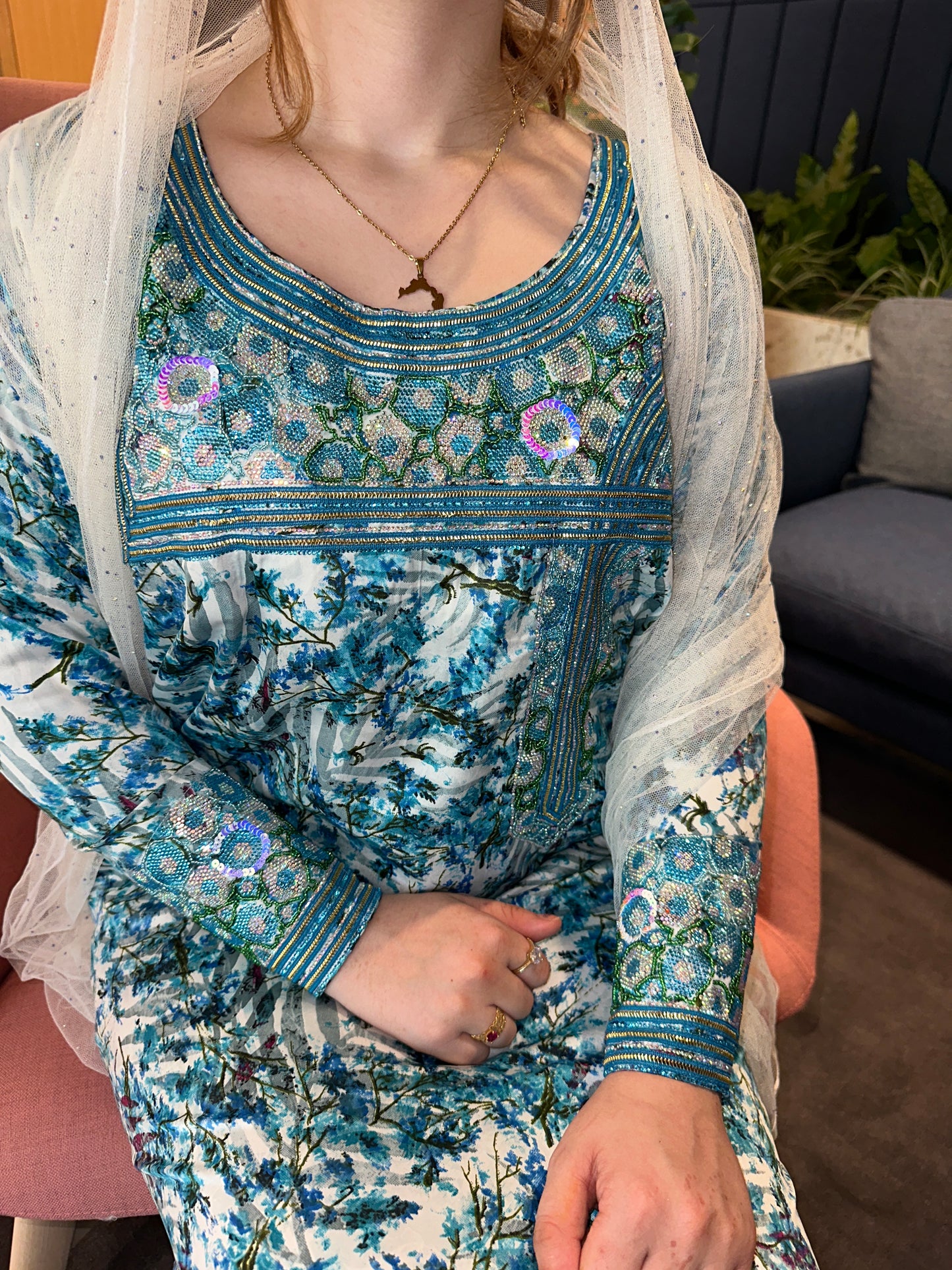 Arabic sleeves mkhawar in different colors; pink, red, blue, turquoise and green