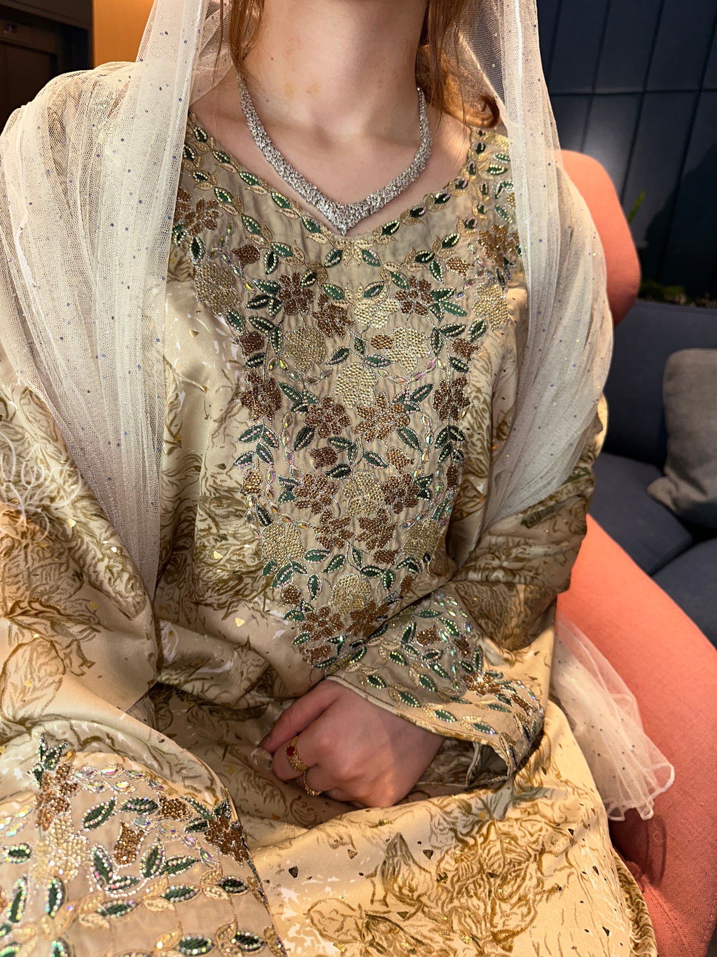 Olive enzeray mkhwar with white chiffon Sheila
