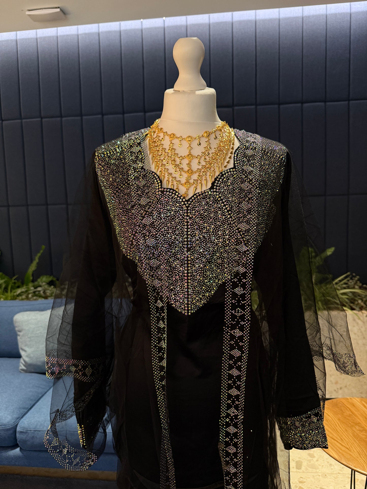 Emirati black pure silk mukhawar with besth