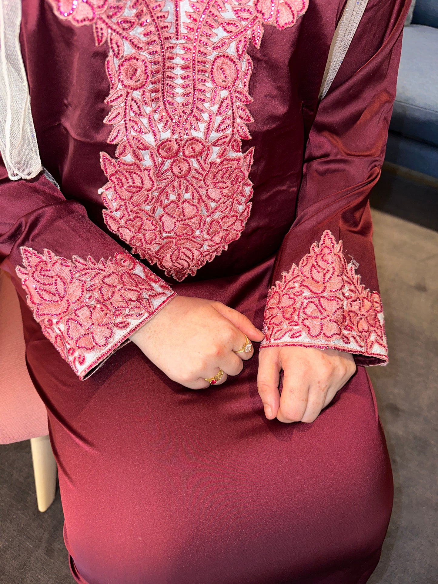 Red, black, cream and burgundy mkhawar with back corset