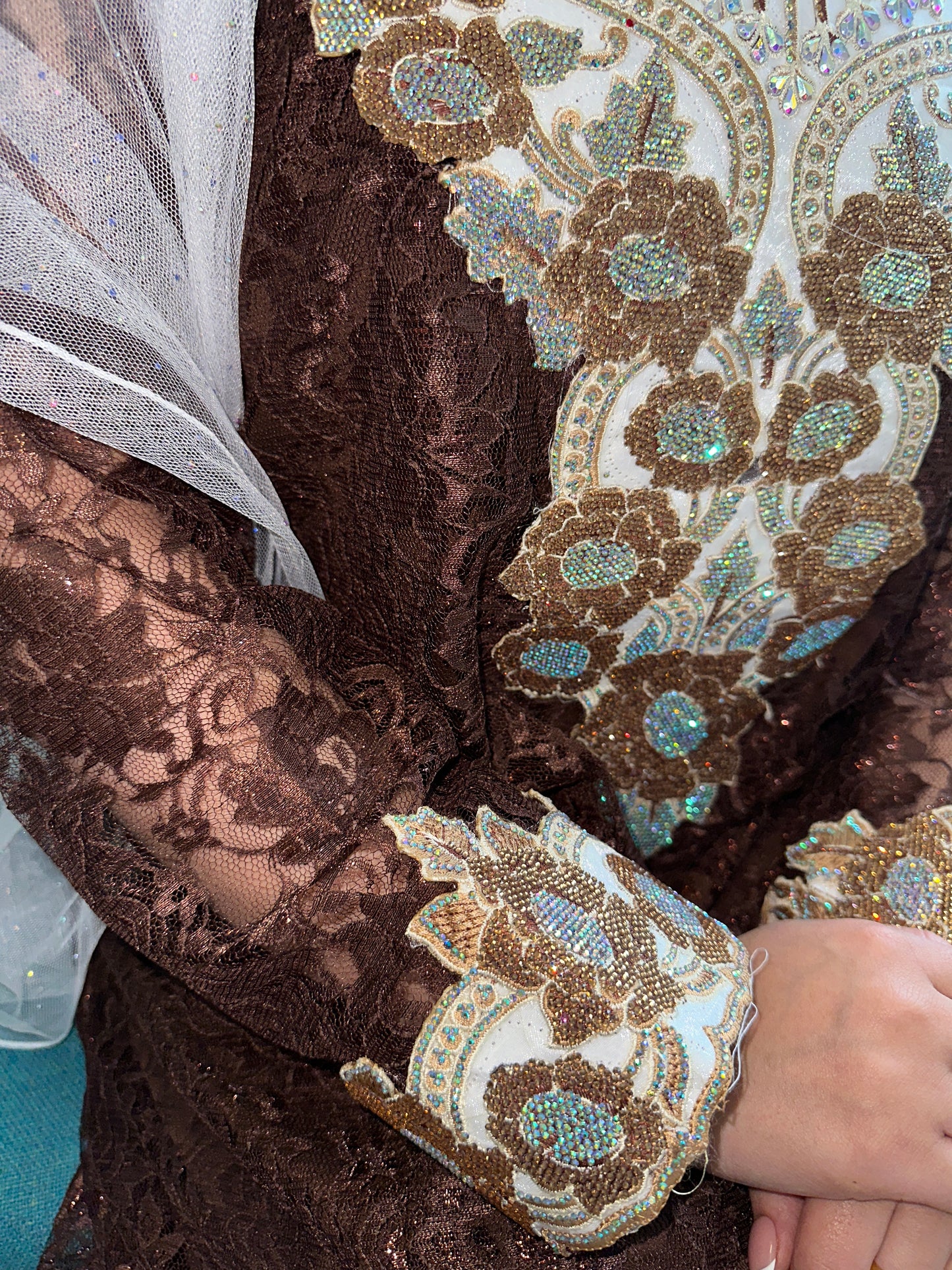 Brown lace mkhawar