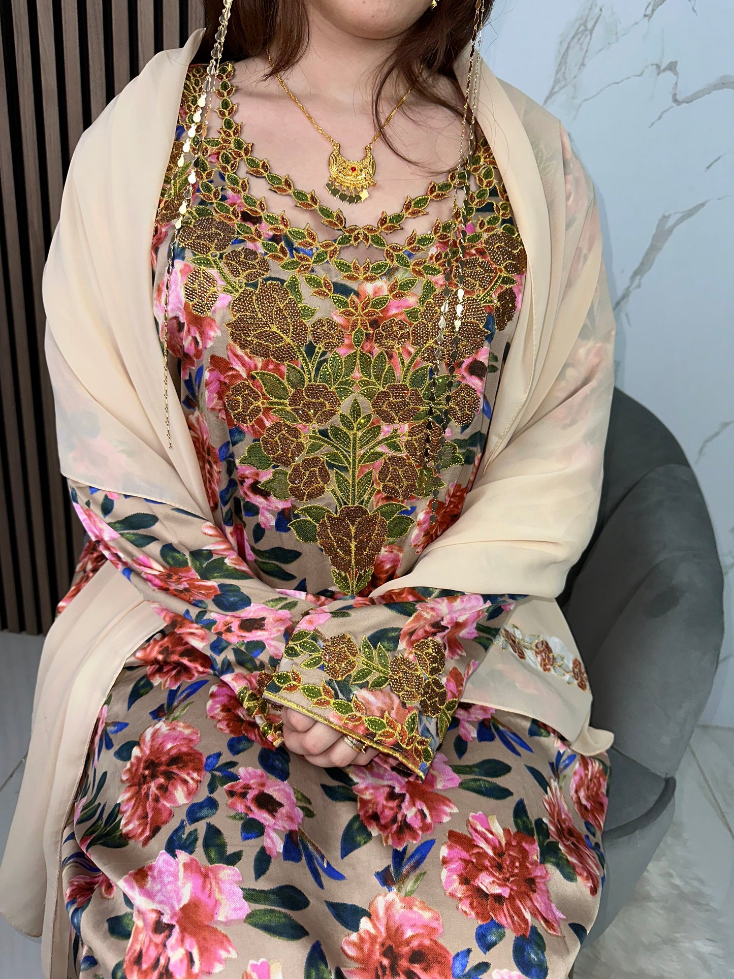 Mkharam mkhawar with matching Shiela