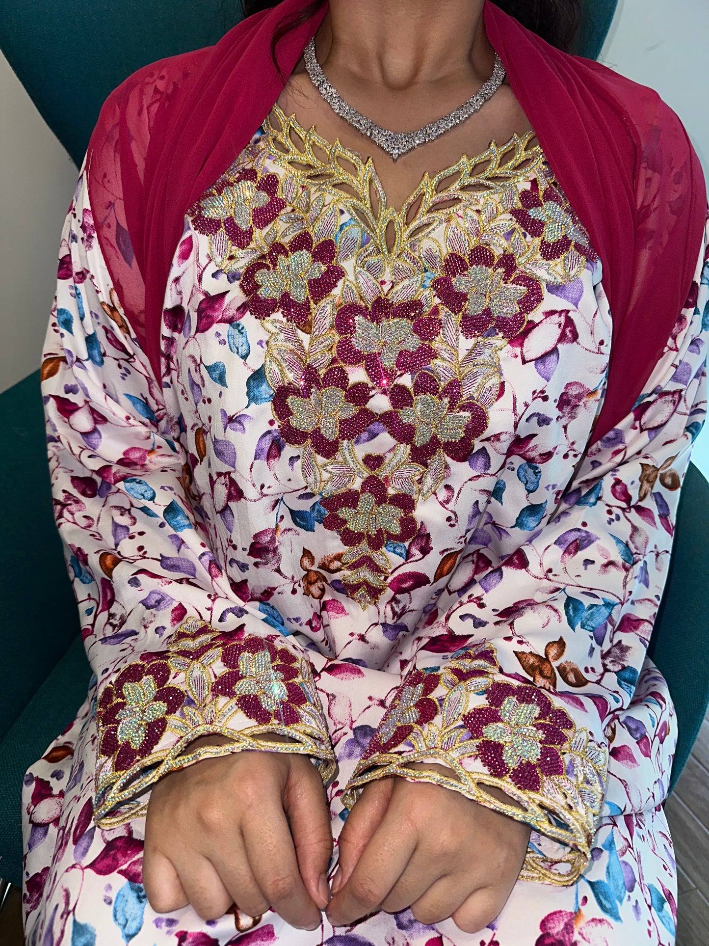 White and fuchsia mkhawar with matching Shiela