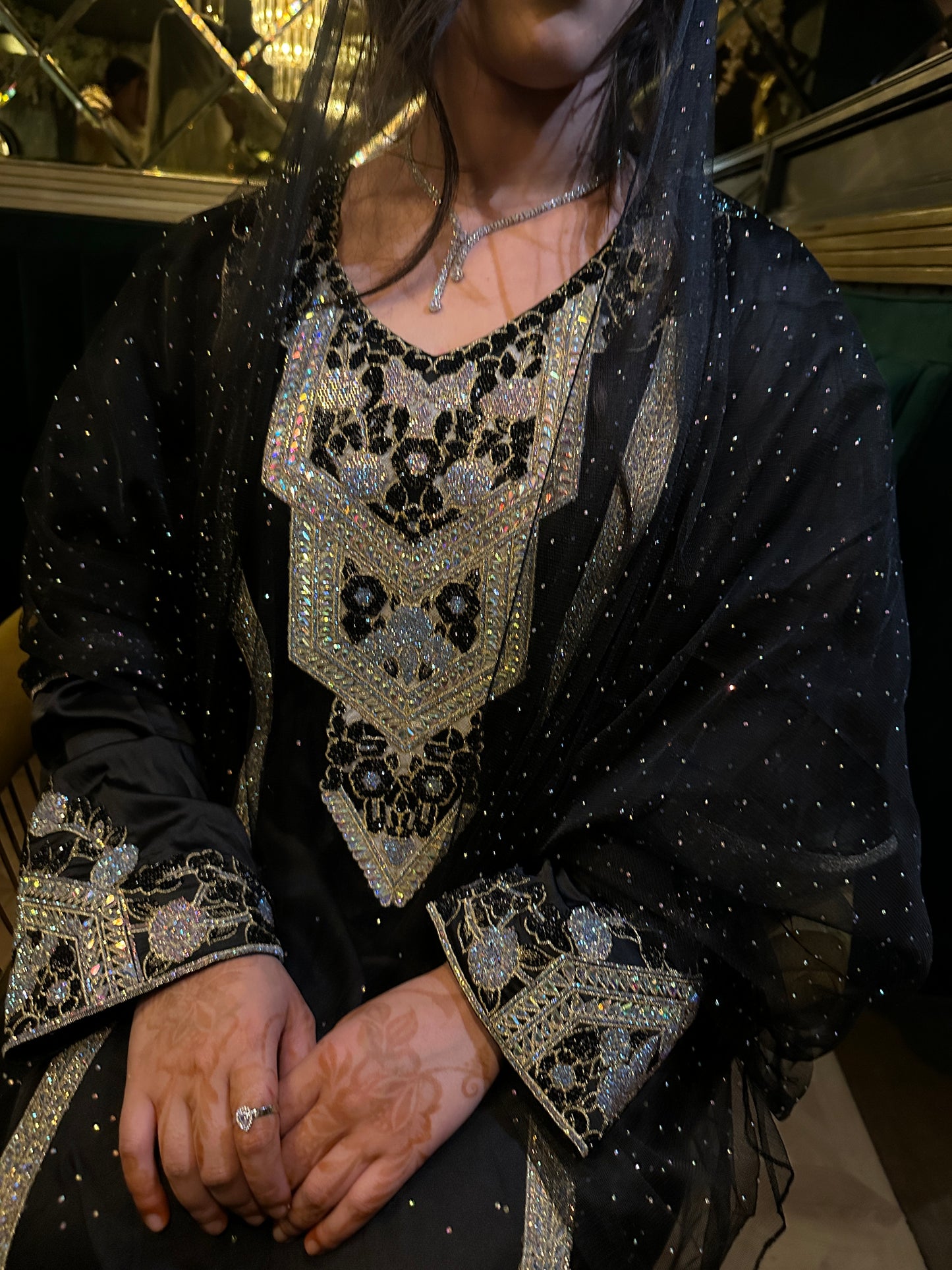 Black Emirati thobe, two piece