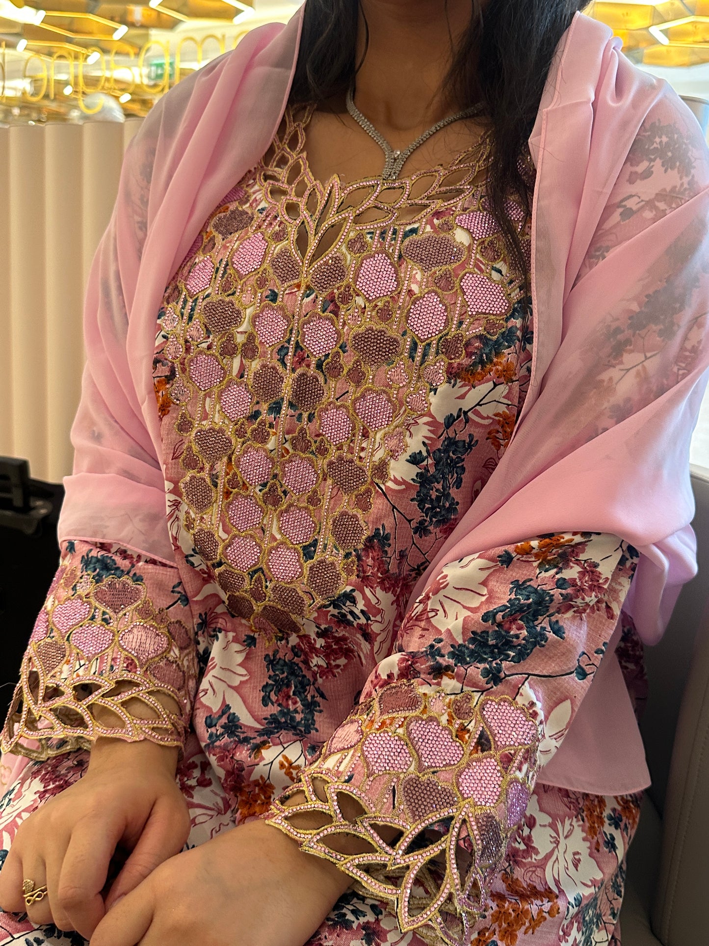 Pink mkhawar with matching while
