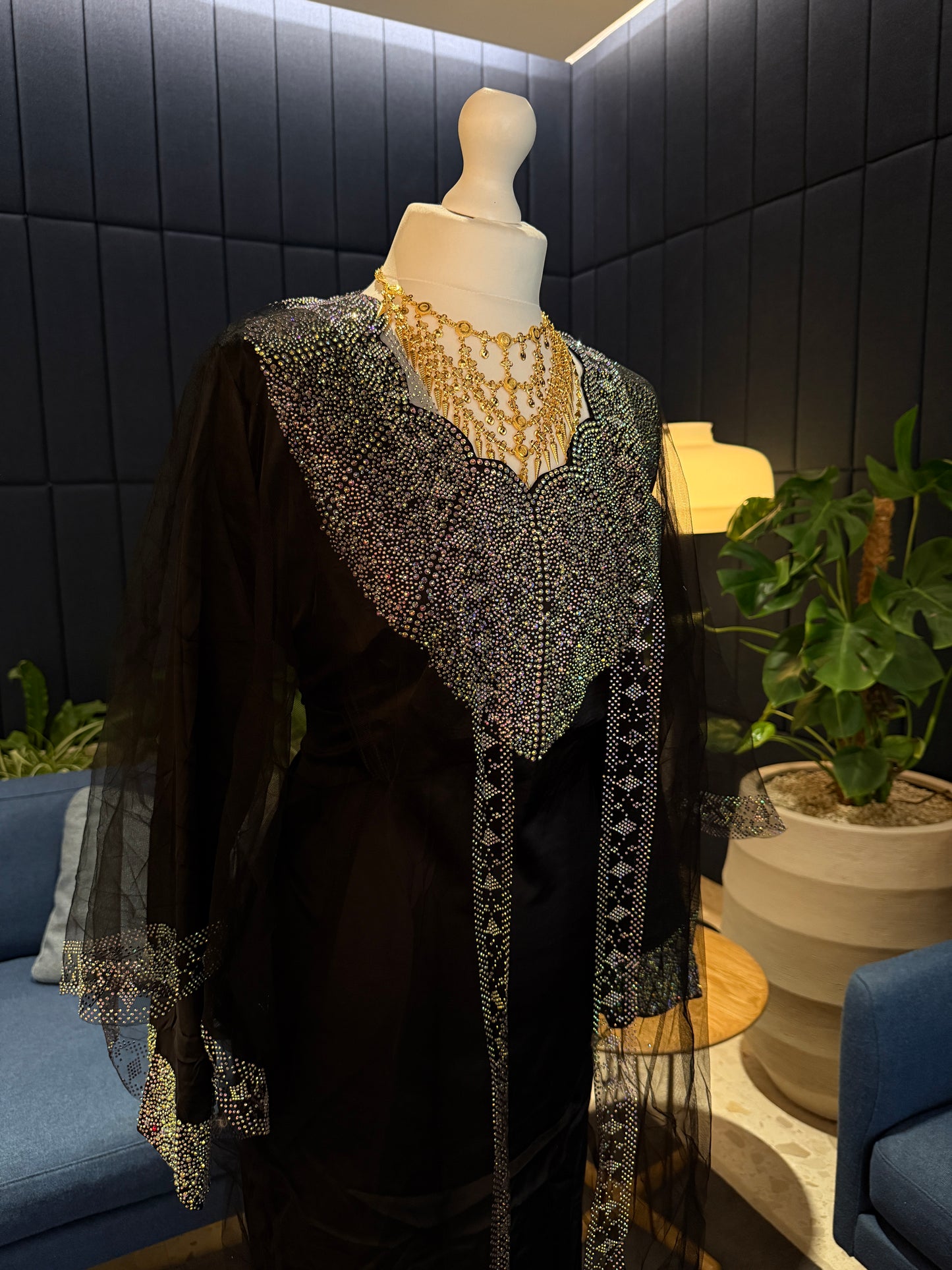 Emirati black pure silk mukhawar with besth