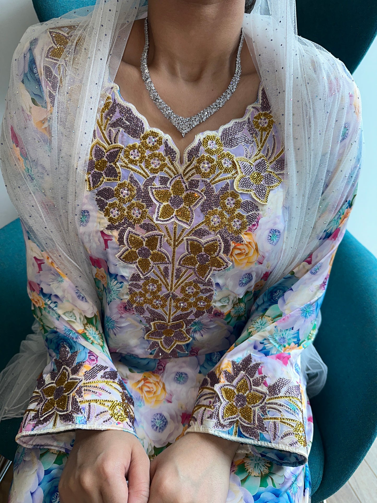 Pure silk and 3D purple mkhawar