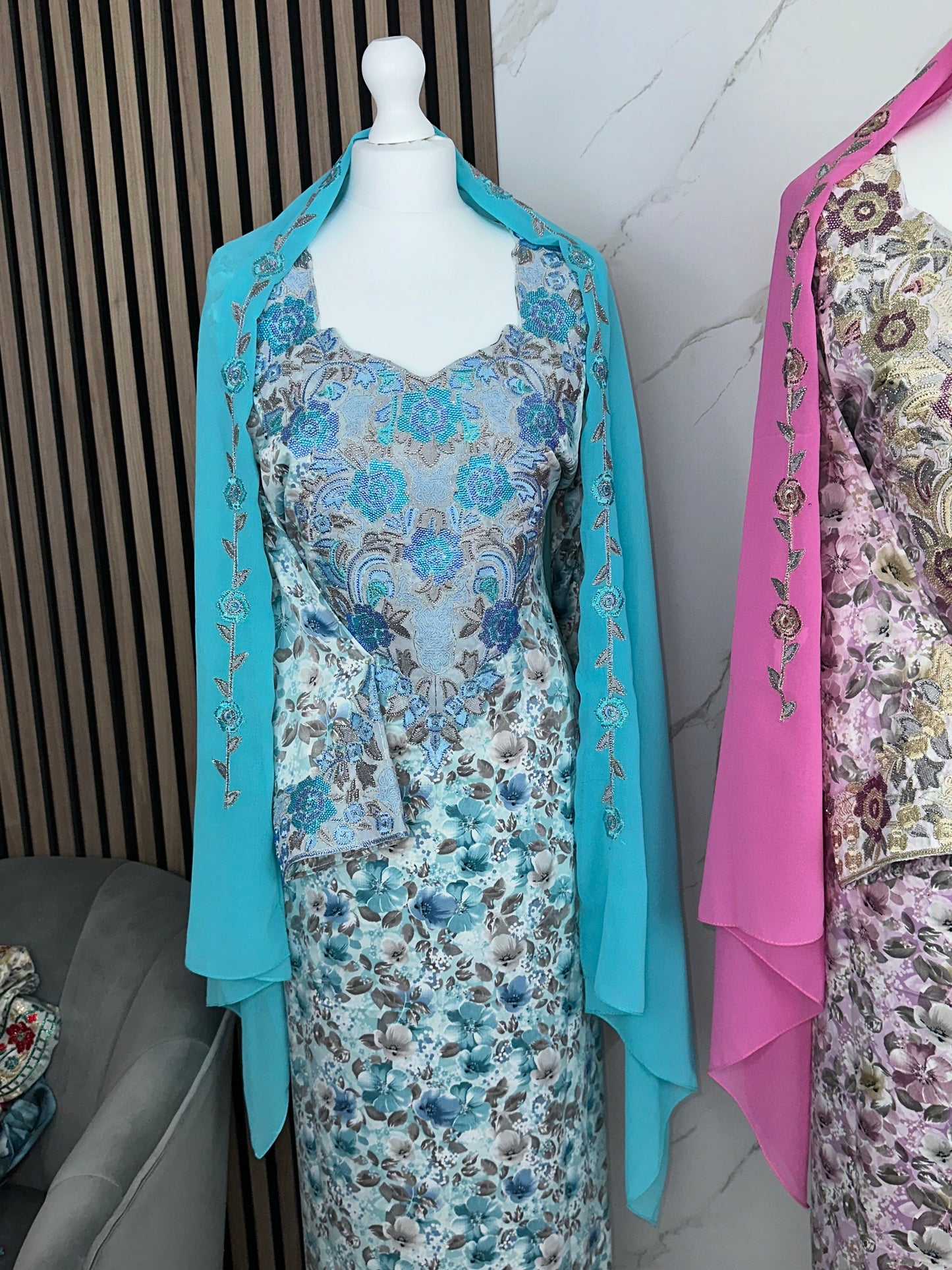 Blue mkhawar with big large Sheila