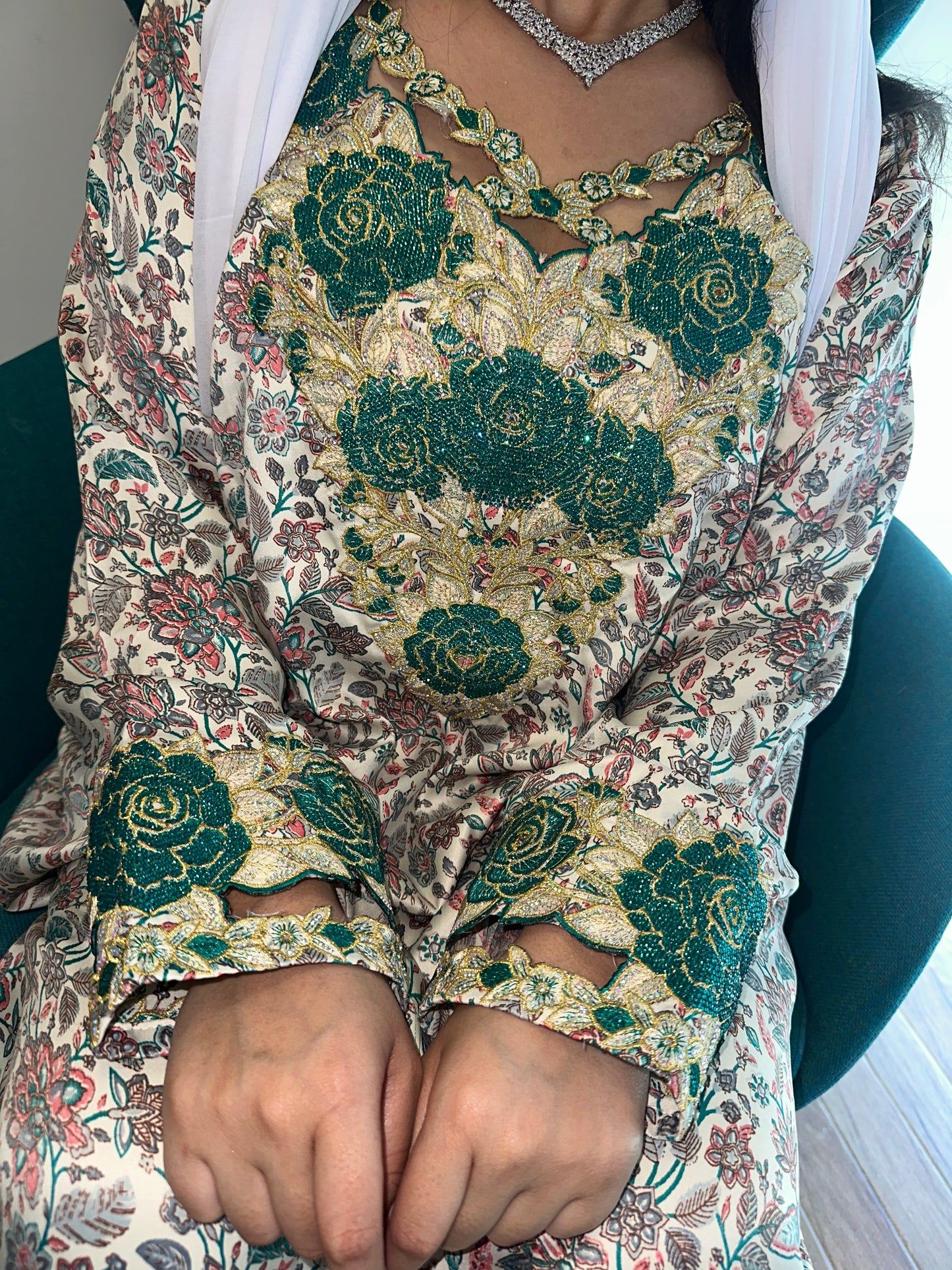 Grey and green mkhawar with matching Shiela