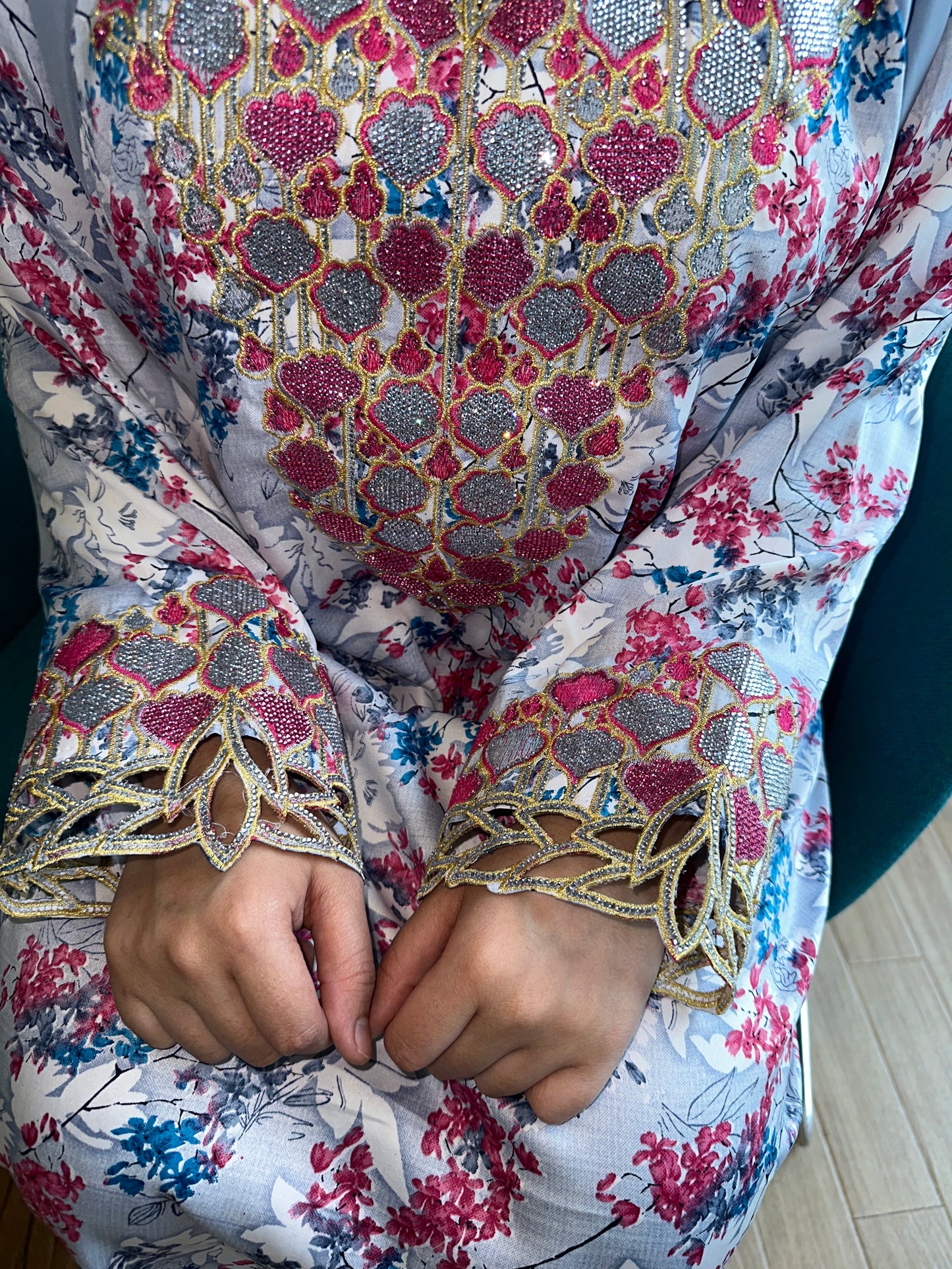 Grey and pink mkhawar with matching Shiela