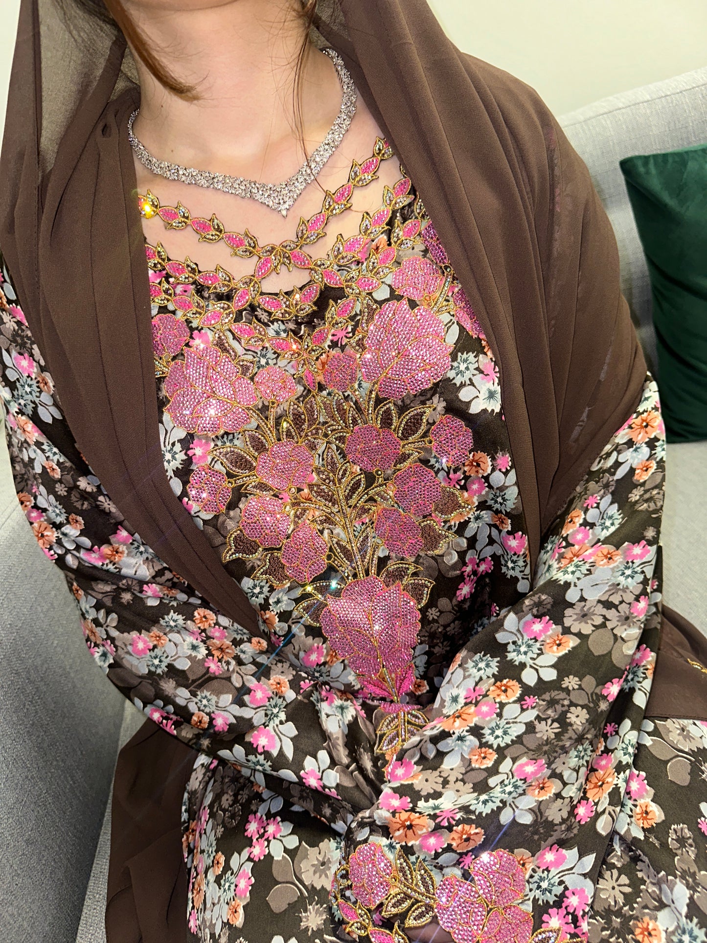 Pink and brown mkhawar with matching Shiela