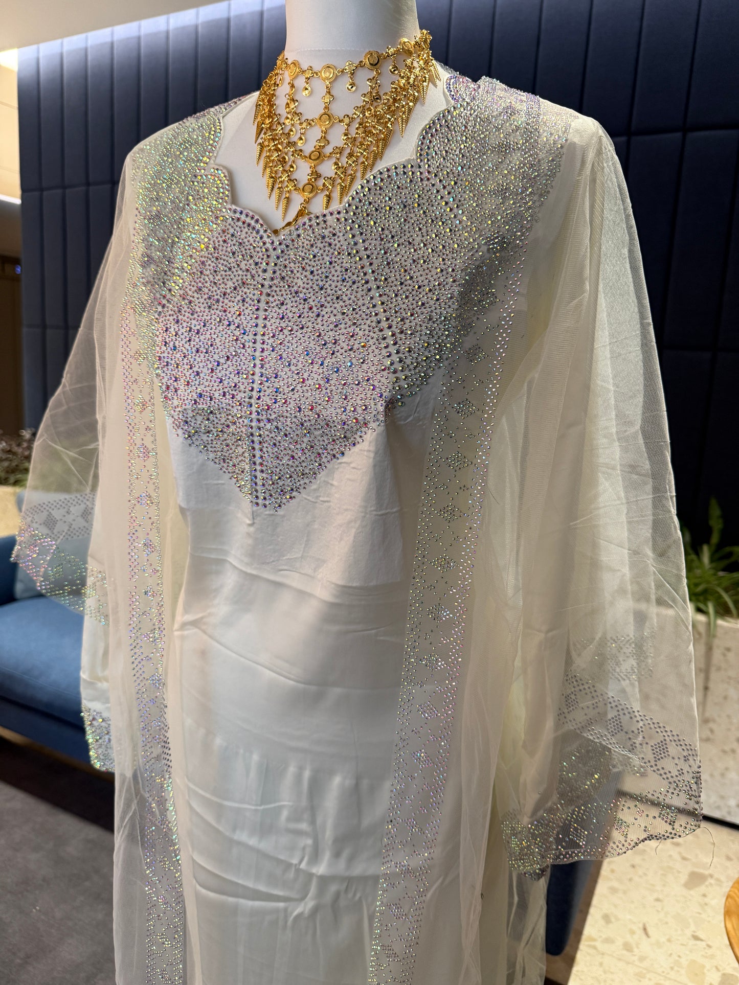 White Emirati pure silk mukhawar with besht