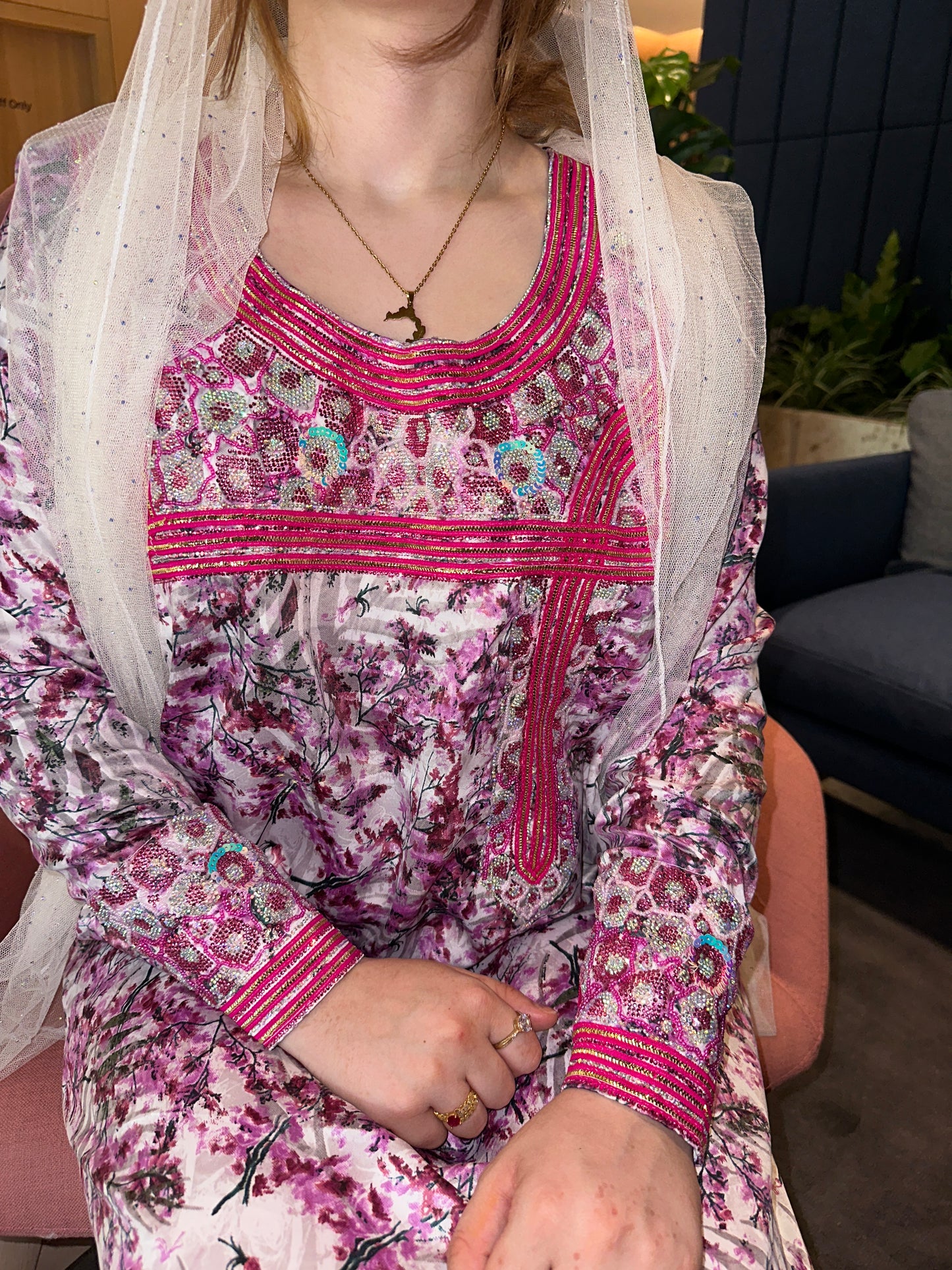 Arabic sleeves mkhawar in different colors; pink, red, blue, turquoise and green