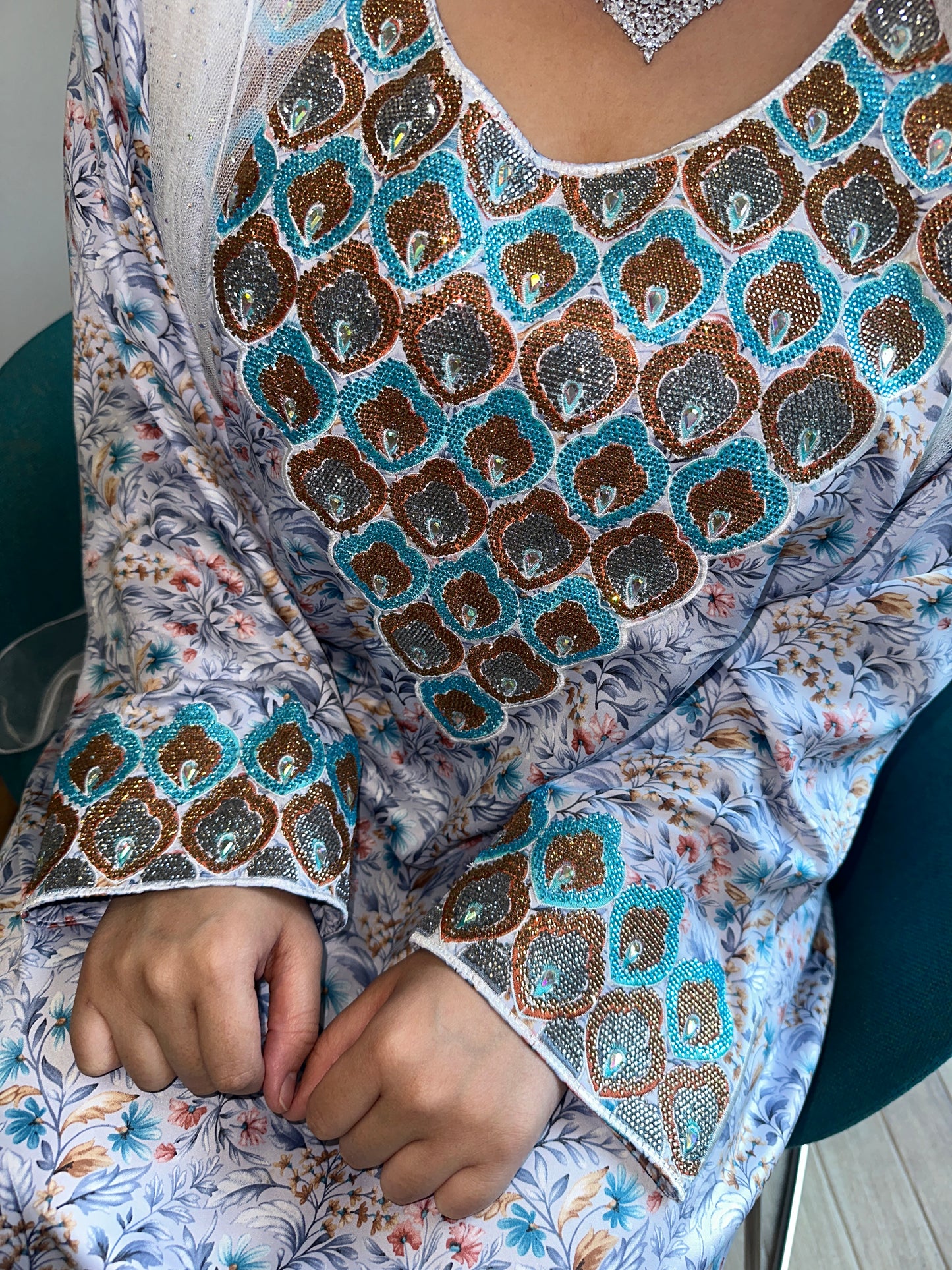 Indonesian silk mkhawar