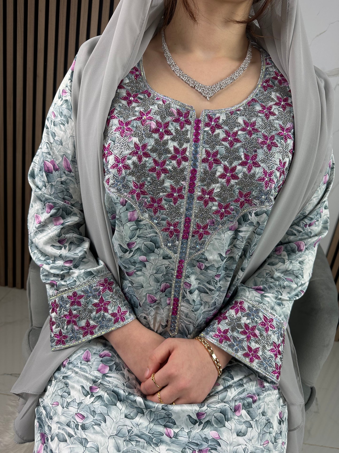 Grey mkhawar with matching Shiela