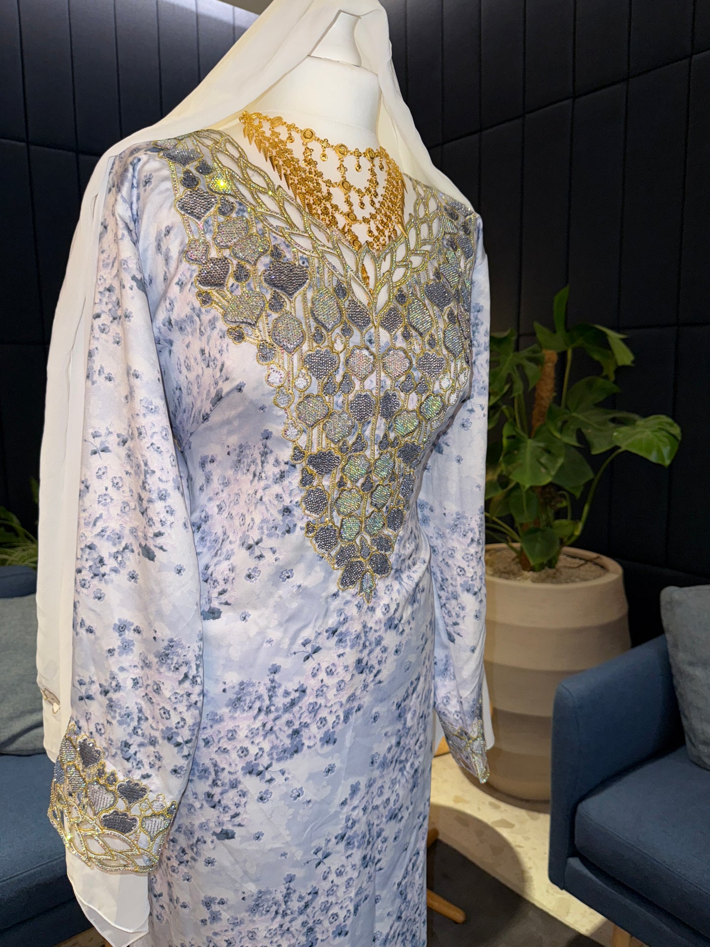 Grey mkhawar with matching hijab